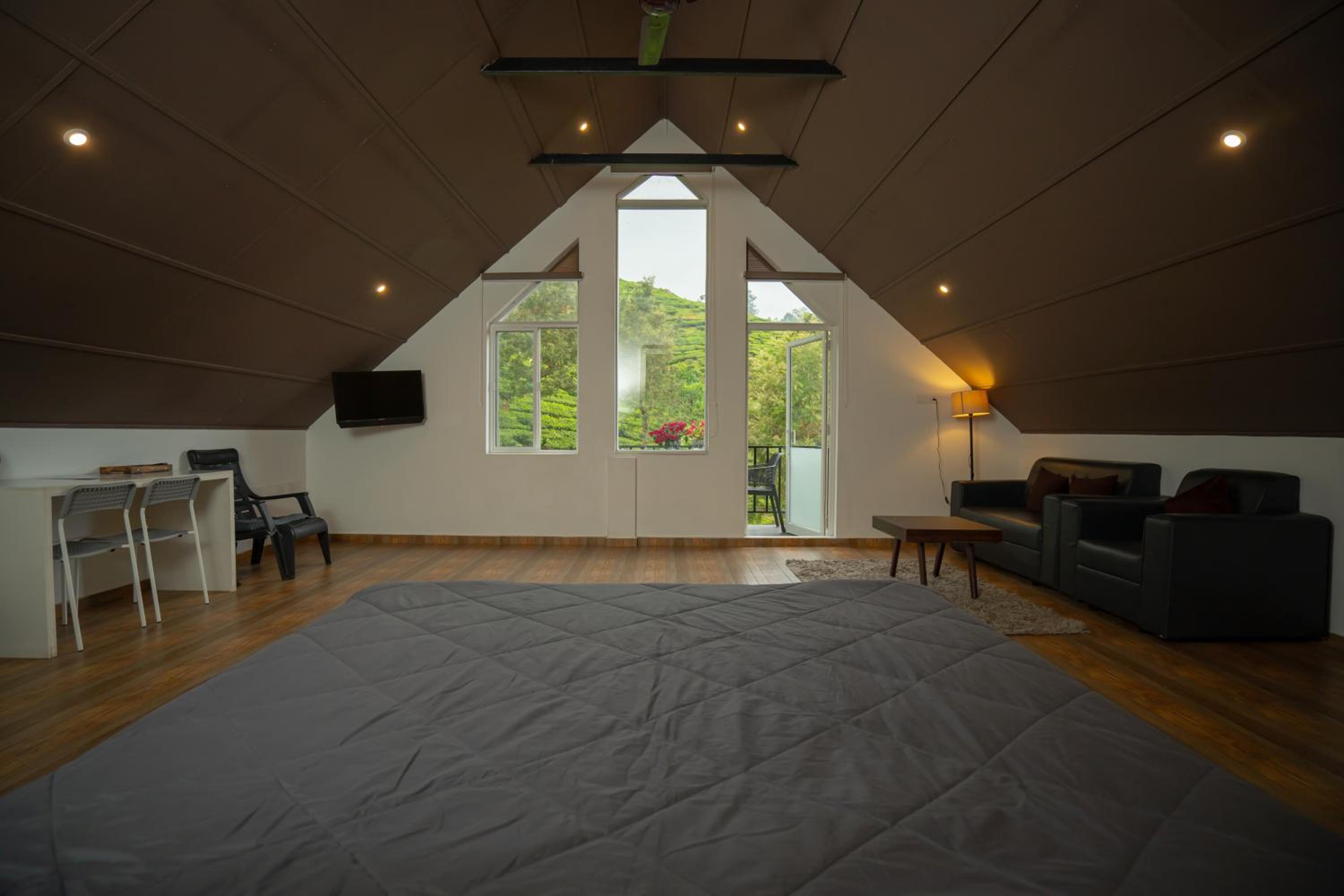 Junior Suite with Tea Plantation view photo 1