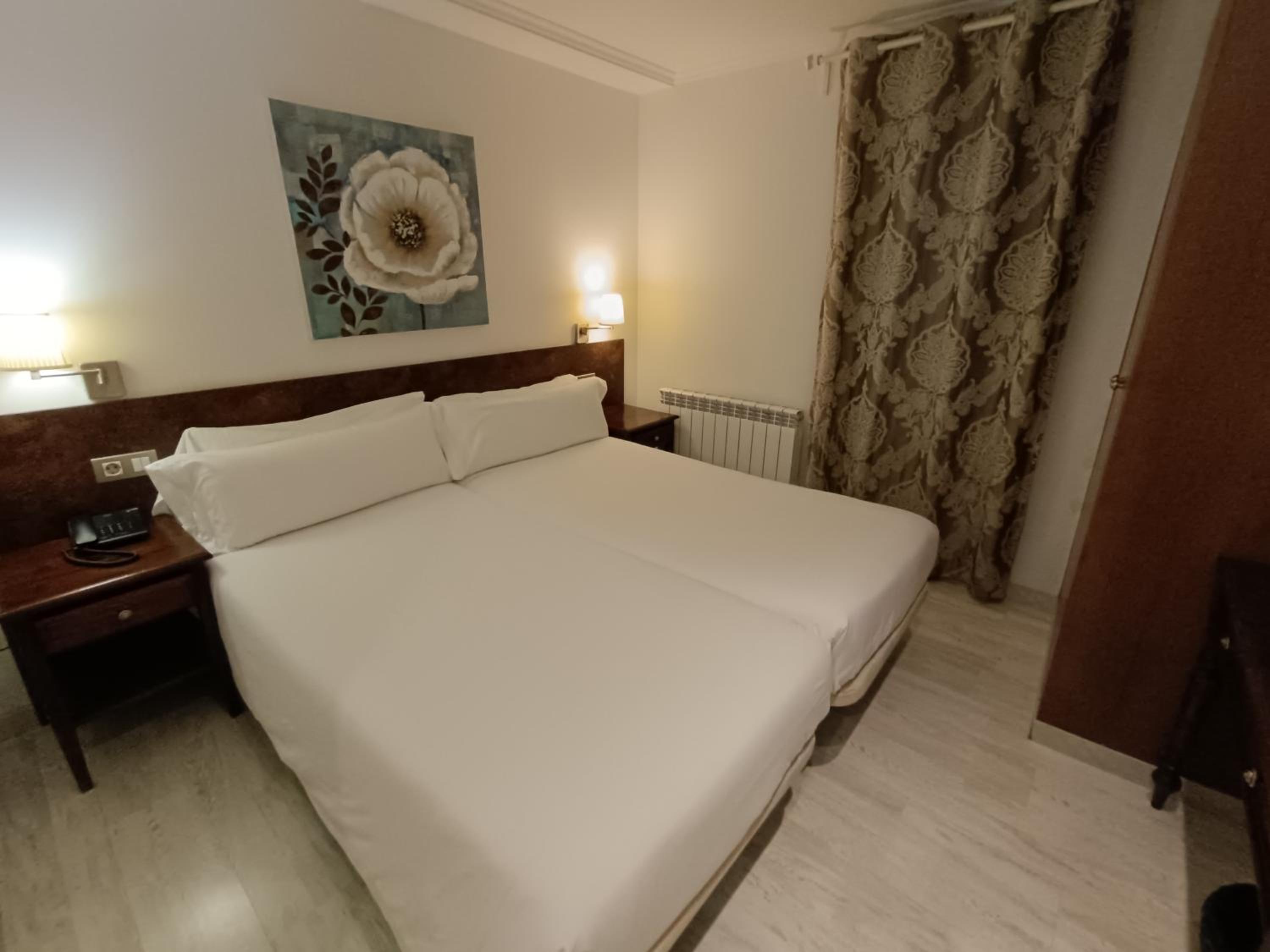 Economy Double Room photo 1