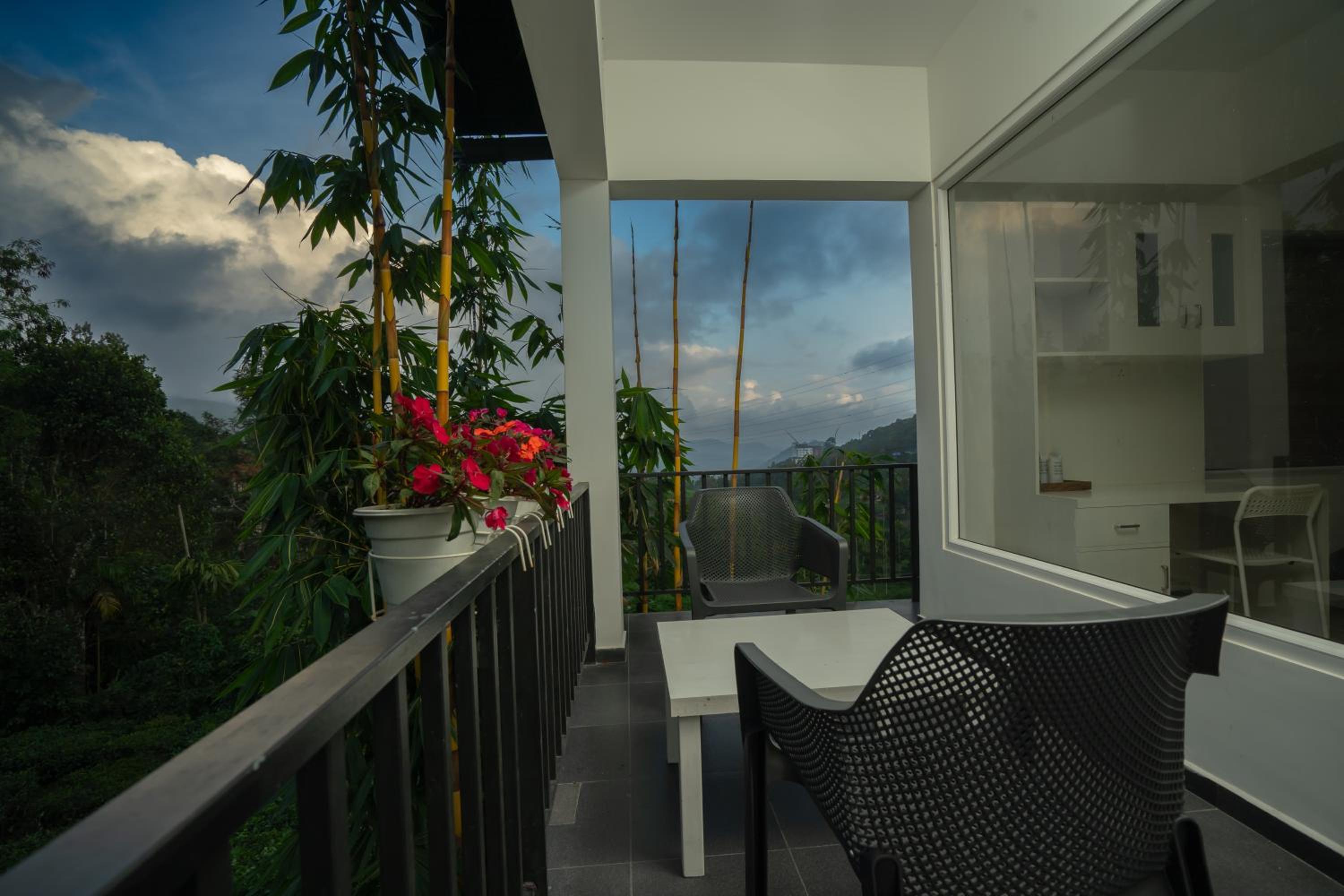 Superior Two-Bedroom with Tea plantation view photo 3