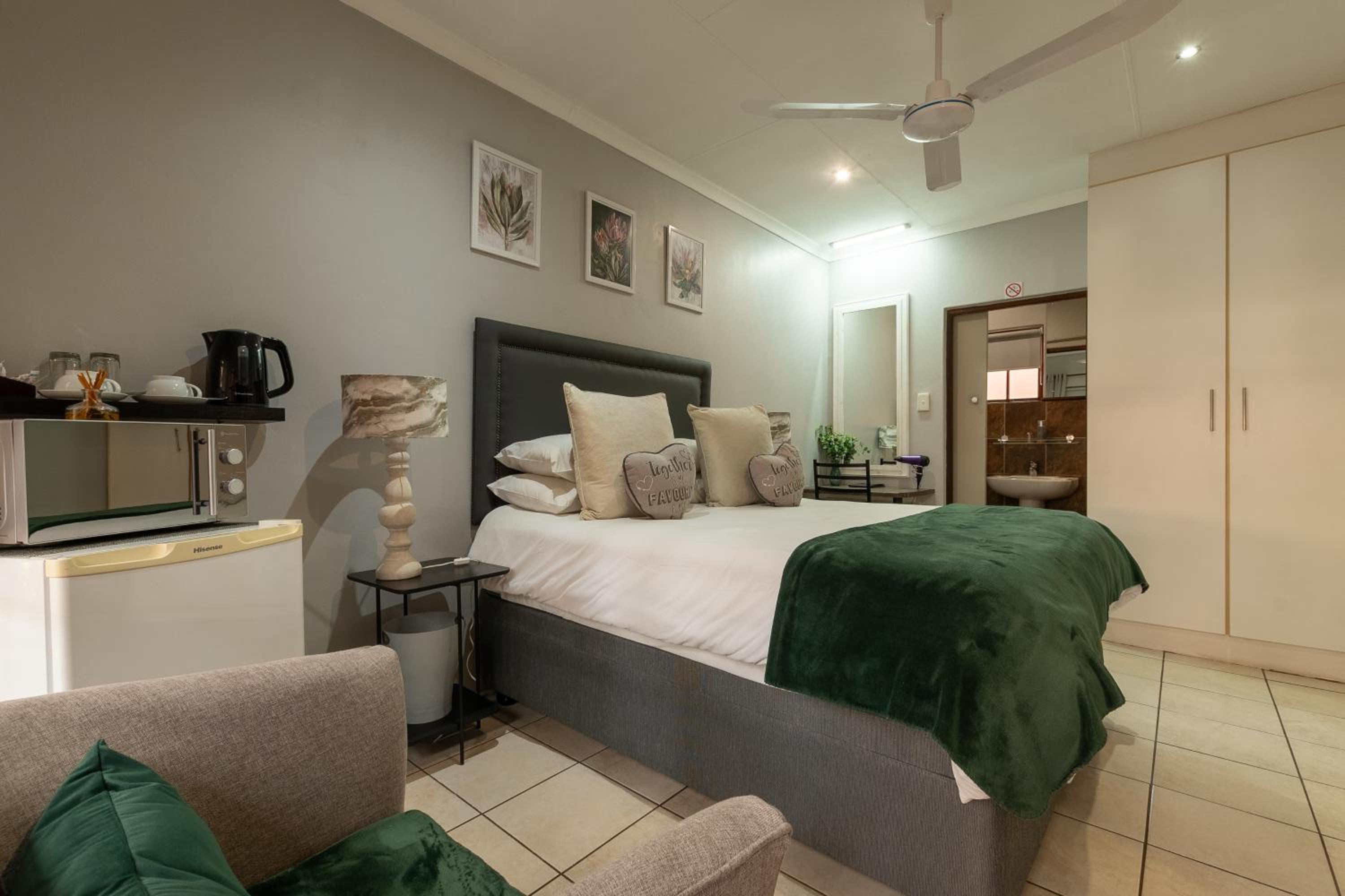 Double Room - Photo 9
