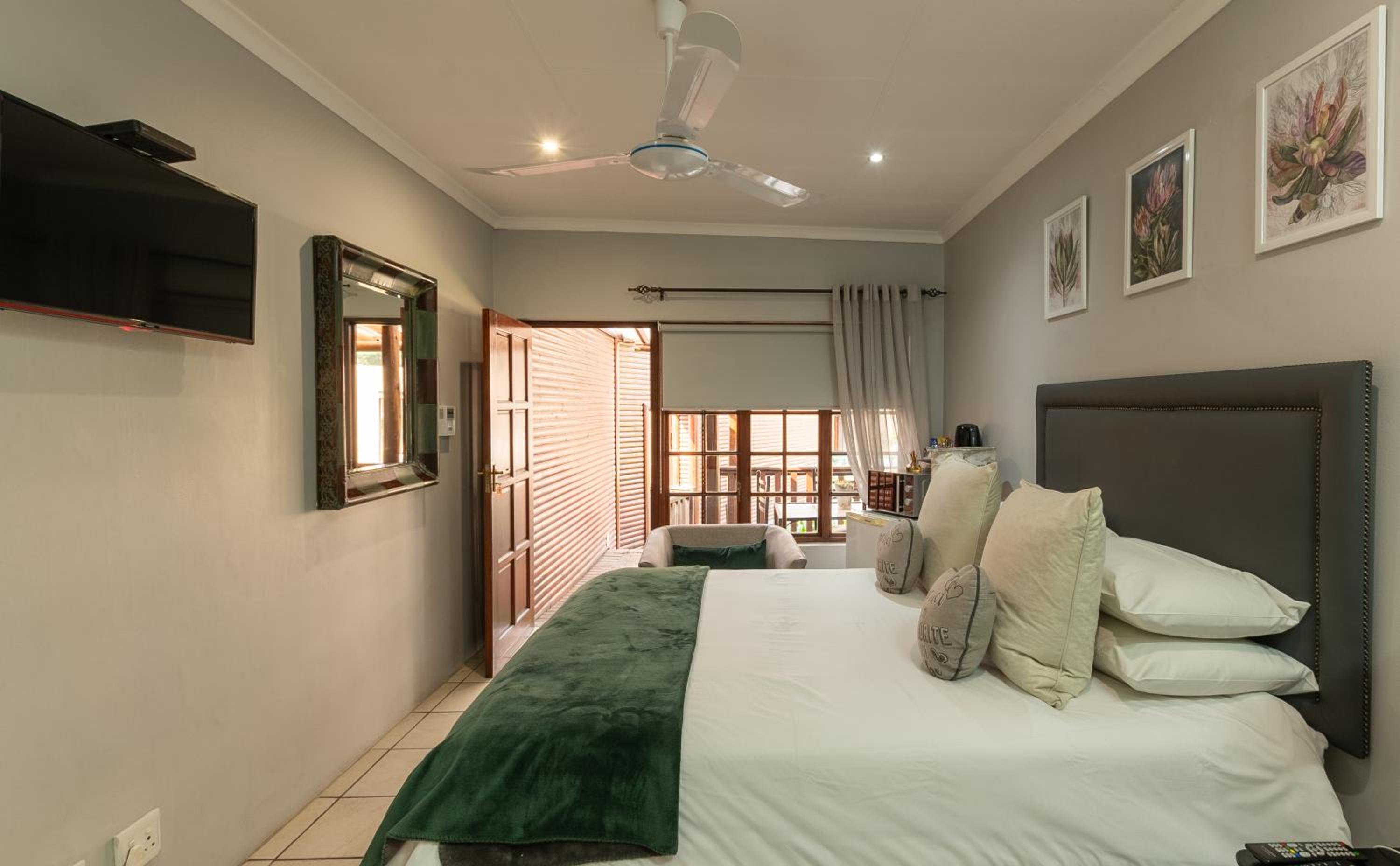 Double Room - Photo 8