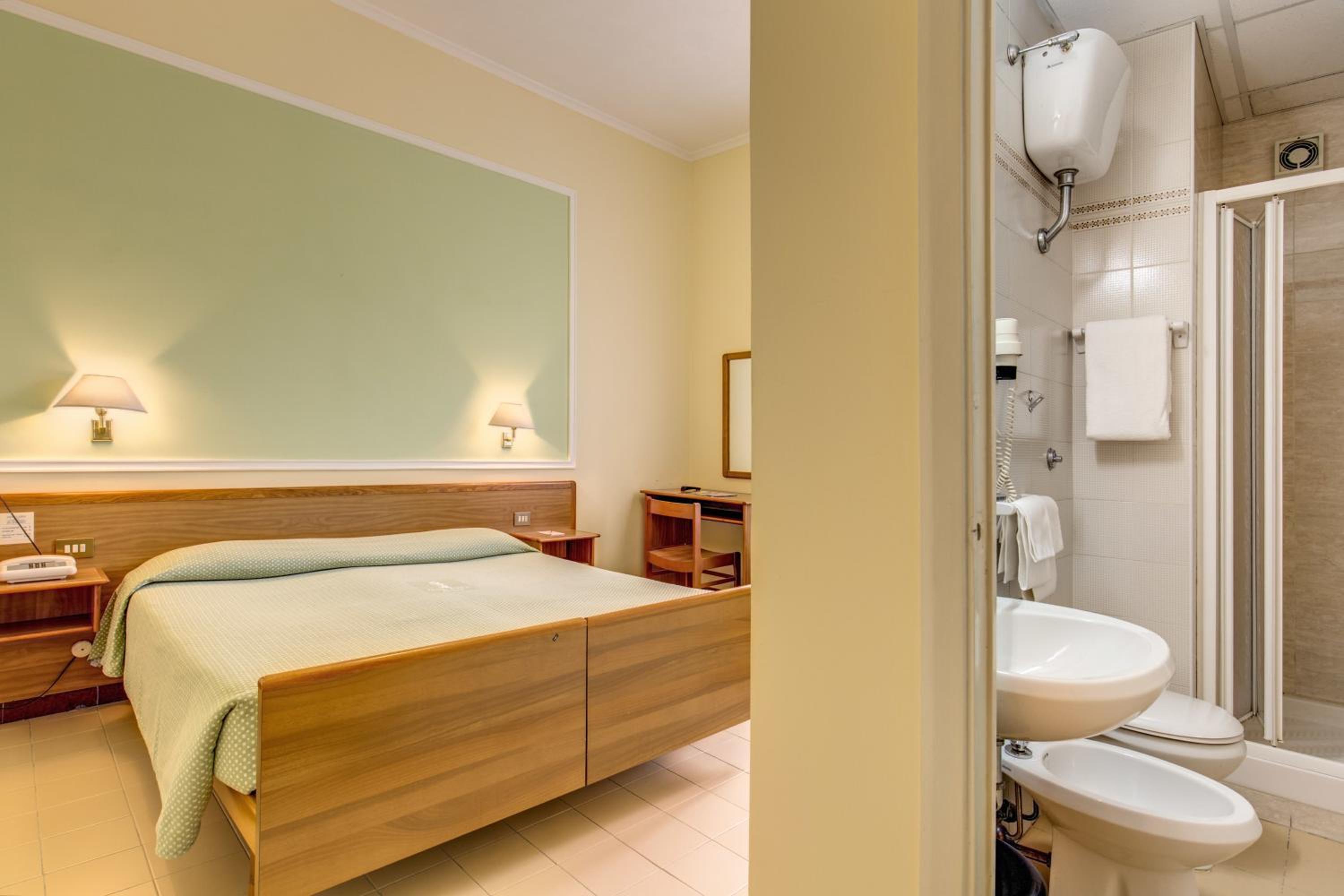 Double or Twin Room photo 2
