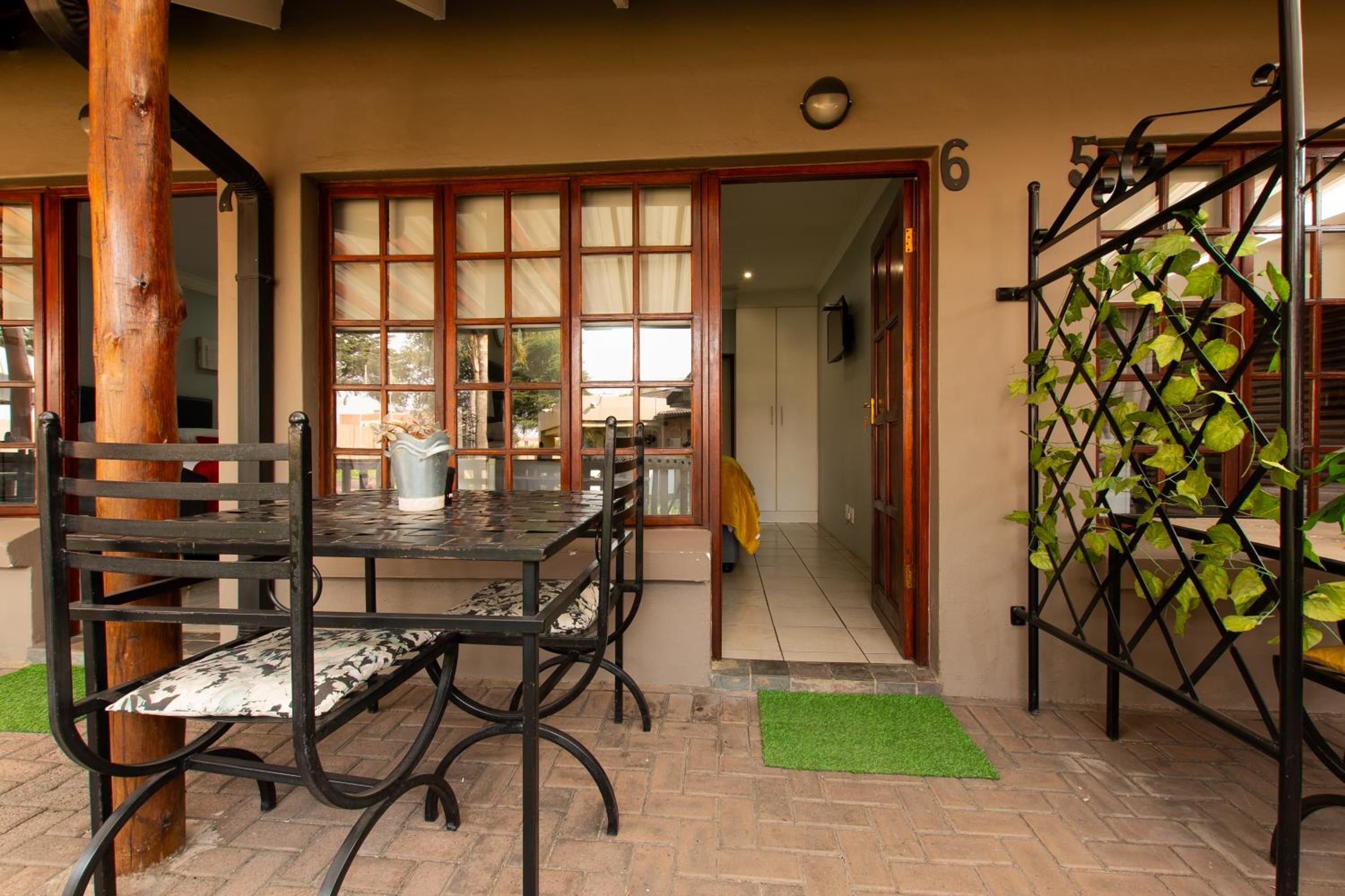 Double Room - Photo 12