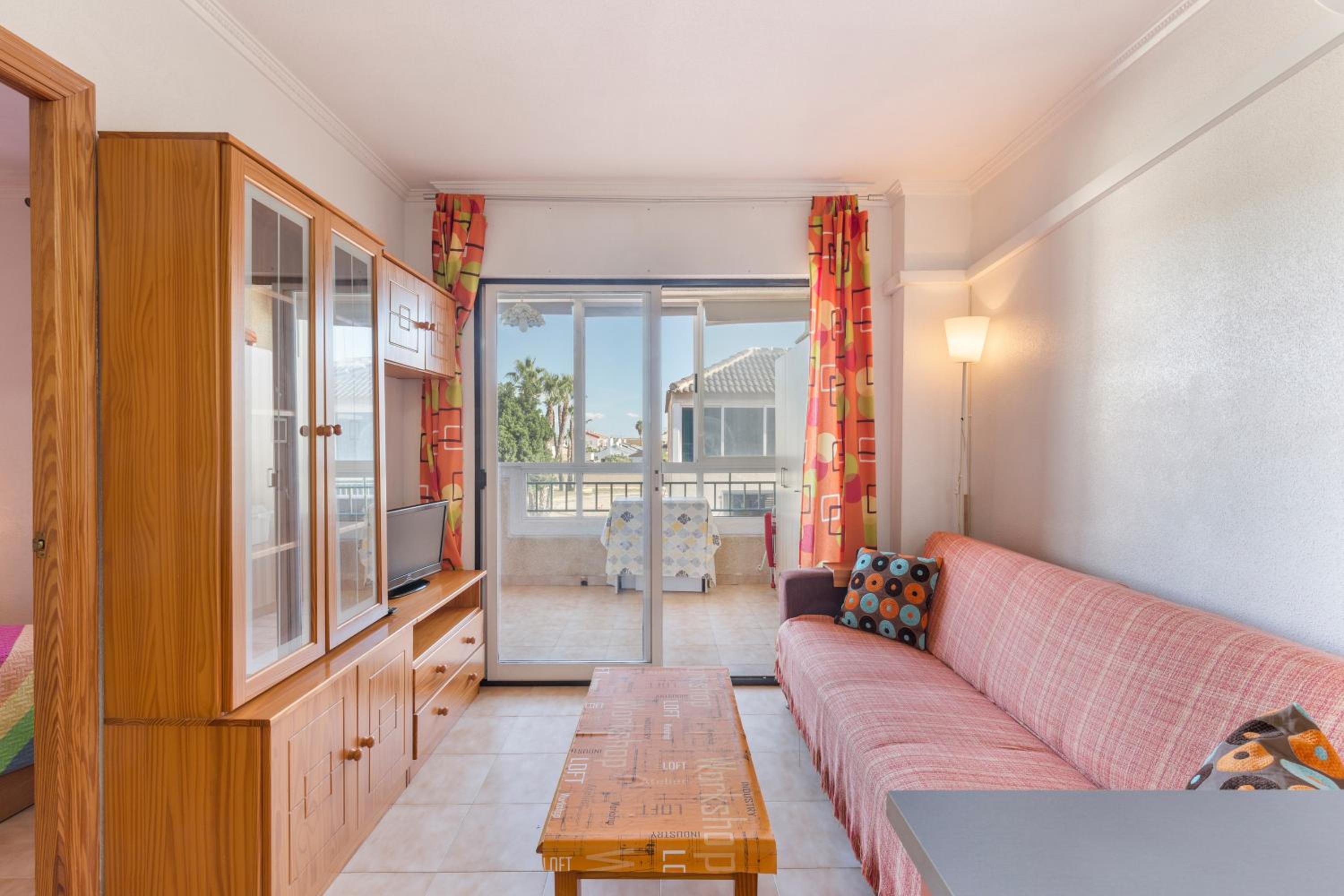 Apartamento de un dormitorio superior con balcón