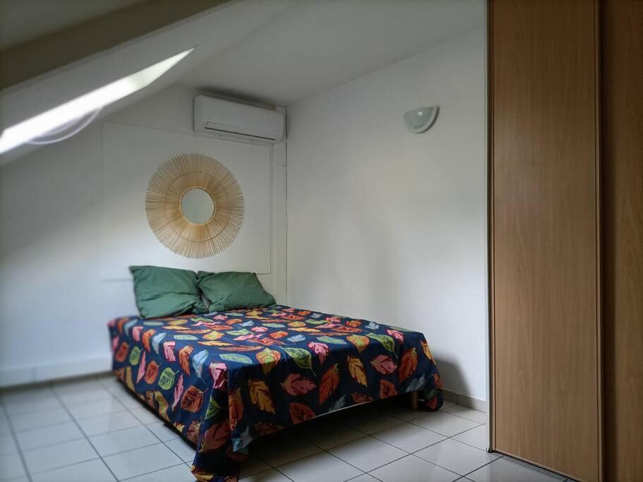 Three-Bedroom House photo 2