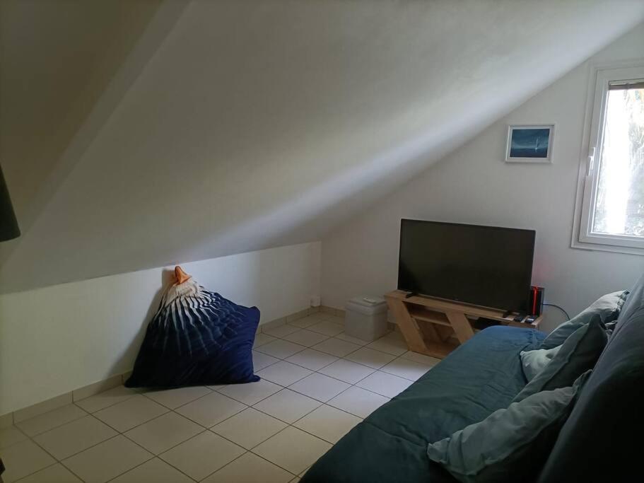 Three-Bedroom House photo 3