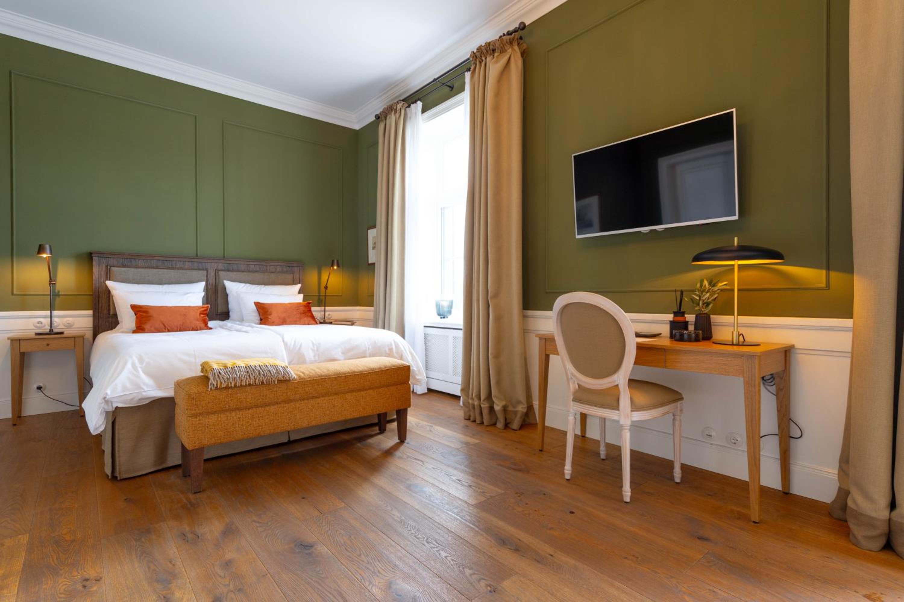 Large Double Room photo 1