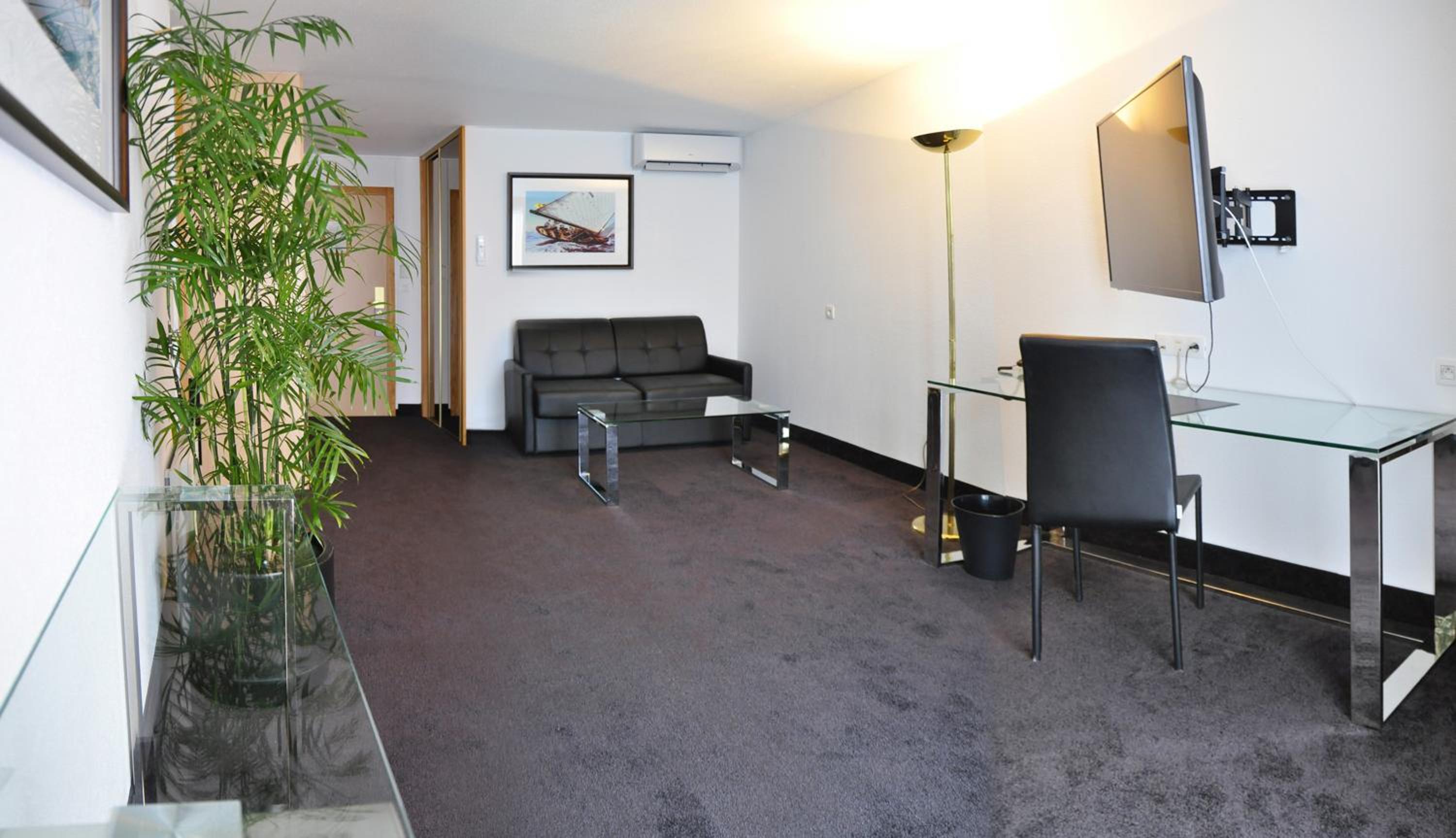 Standing Suite - Photo 4