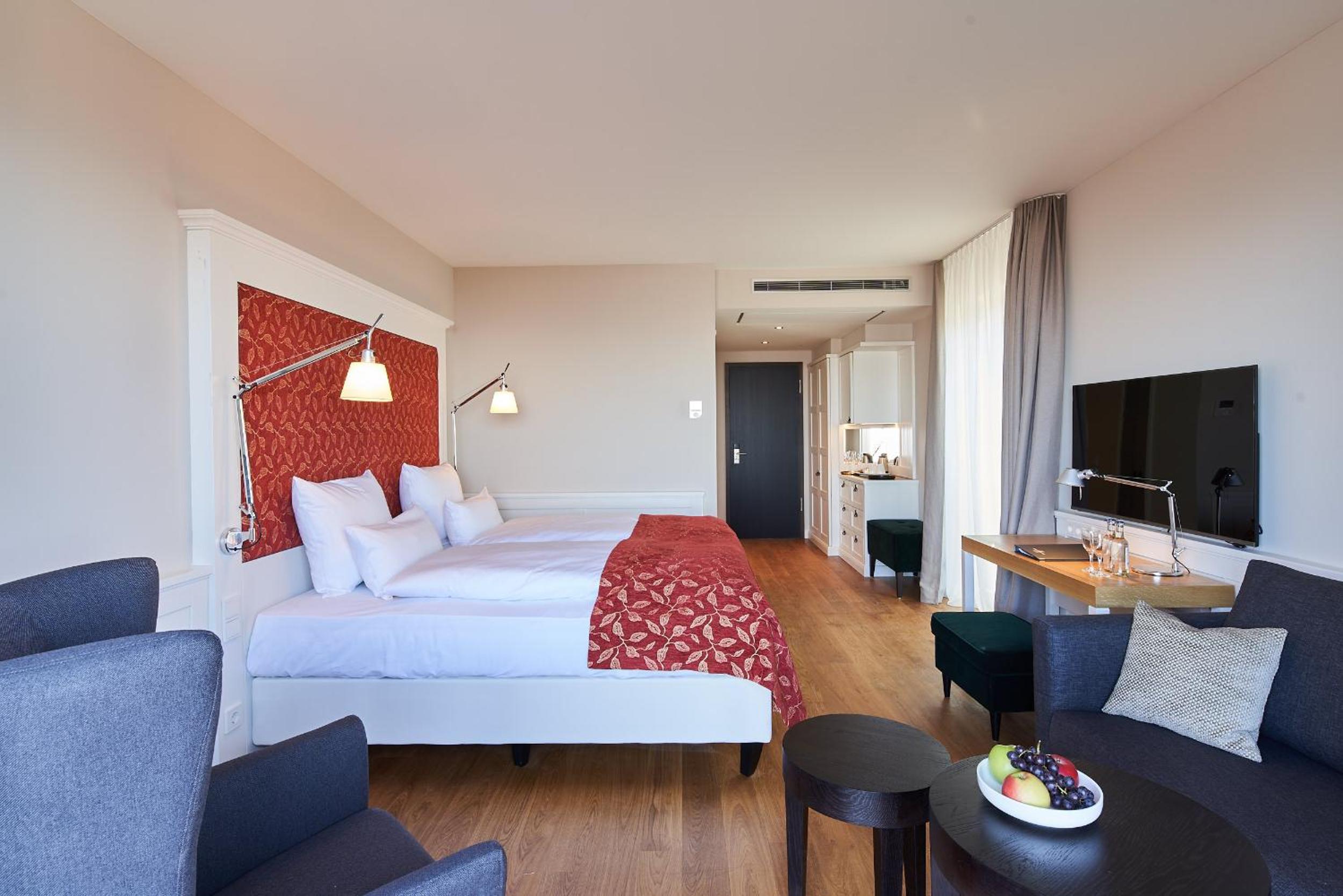 Deluxe Double or Twin Room with City View - Photo 2