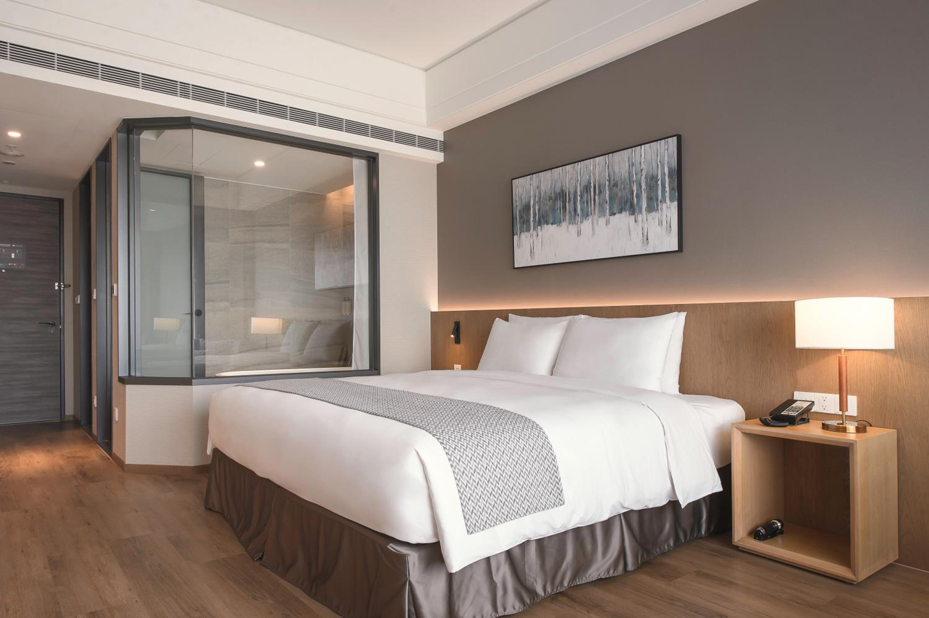 Deluxe King Room photo 2