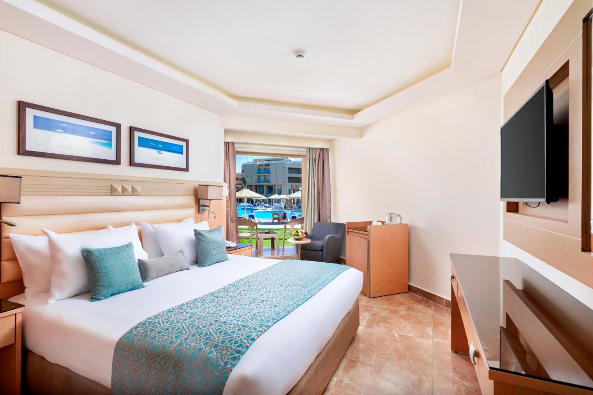 Double Room with Pool View - Photo 3