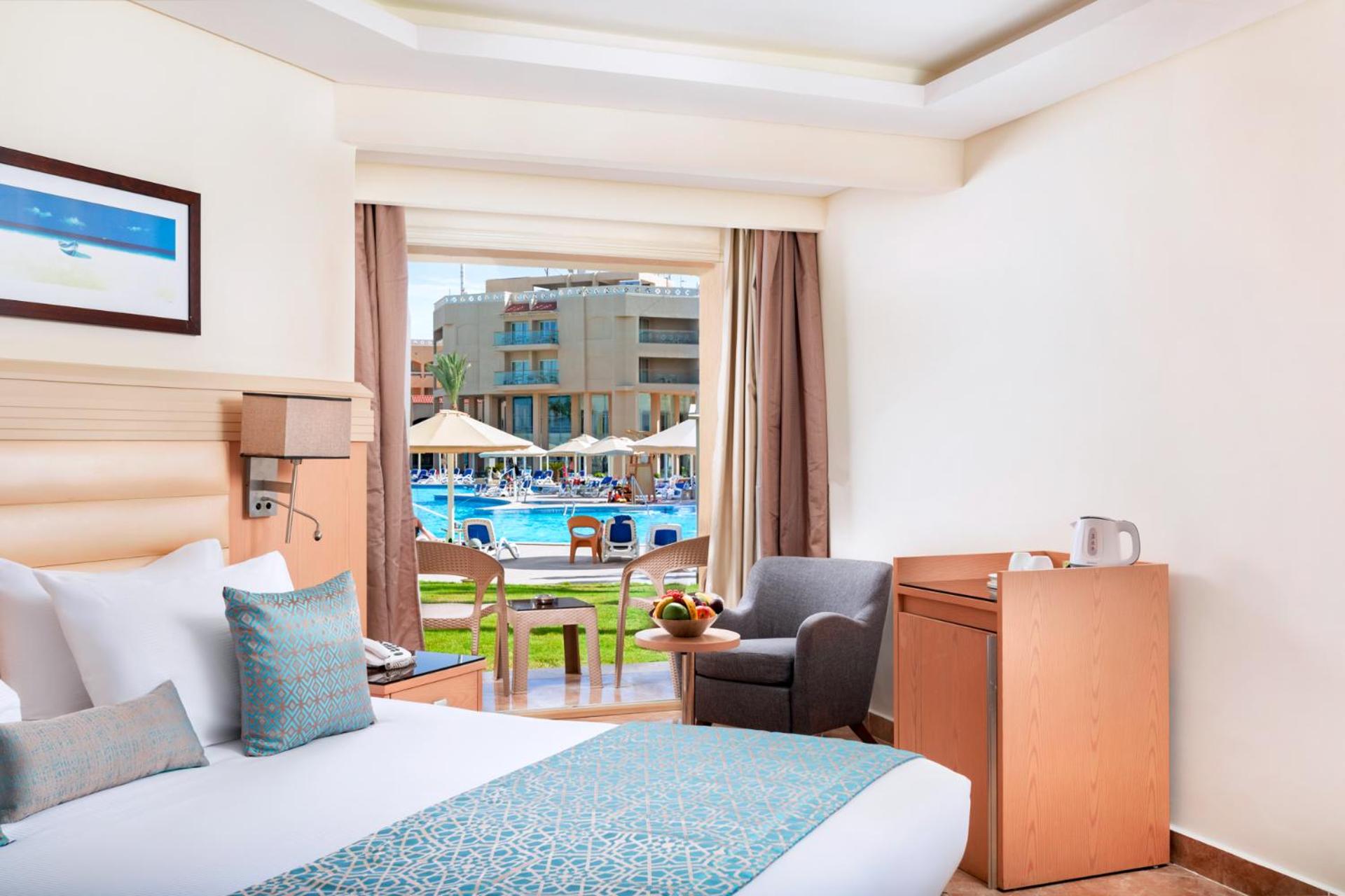 Double Room with Pool View - Photo 2