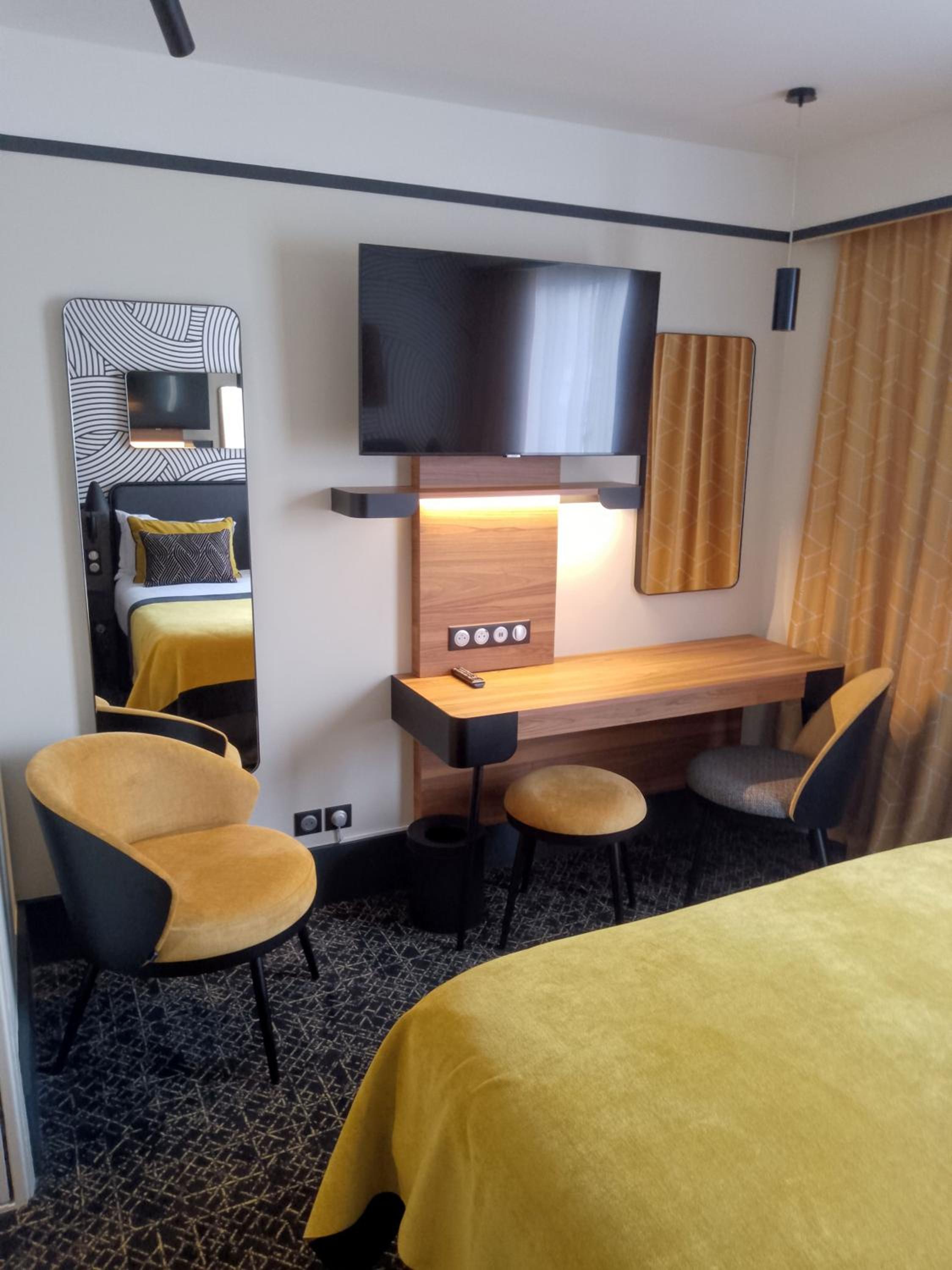 Deluxe Double or Twin Room - Photo 6