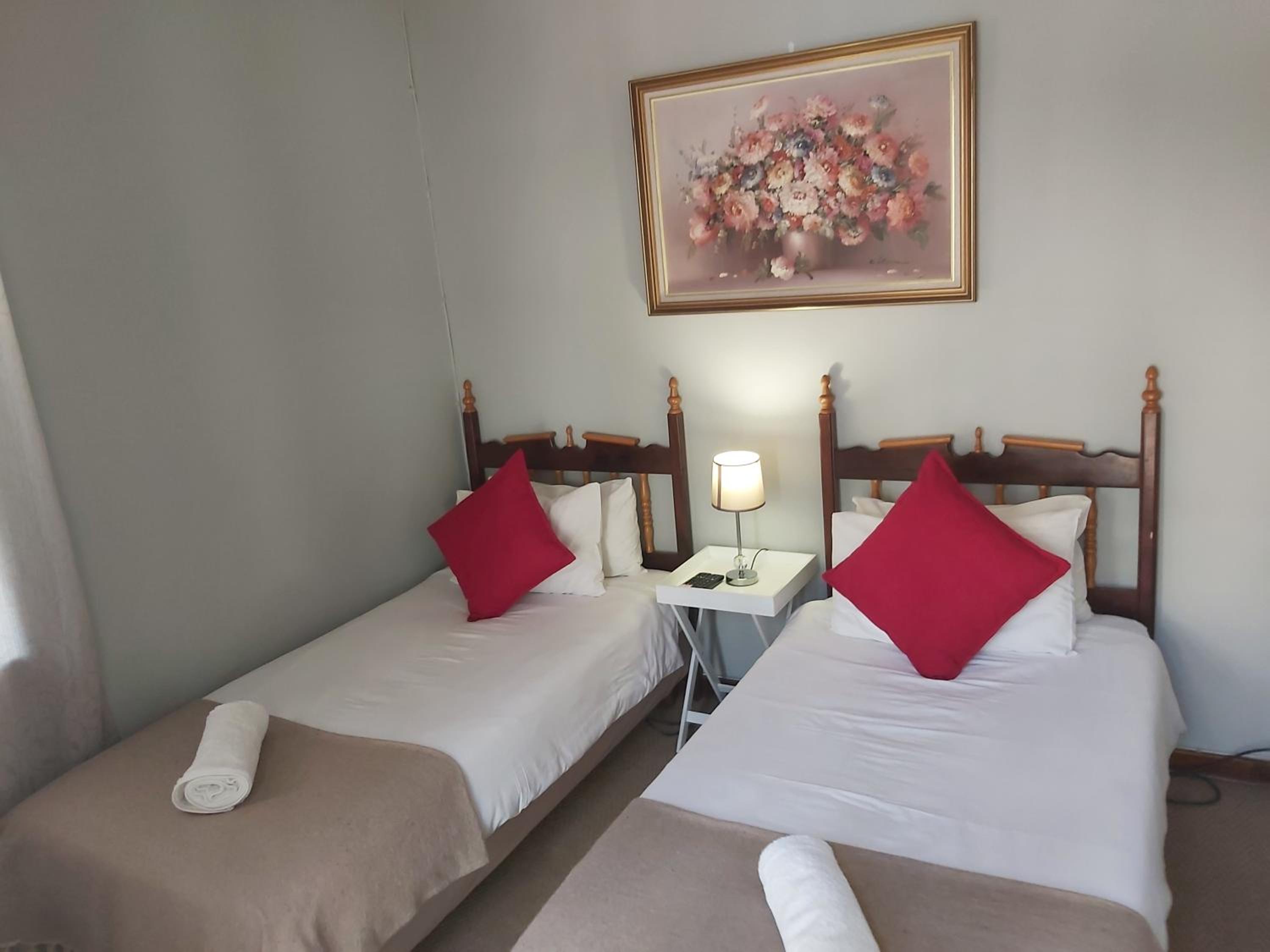 Double or Twin Room with Private Bathroom photo 1