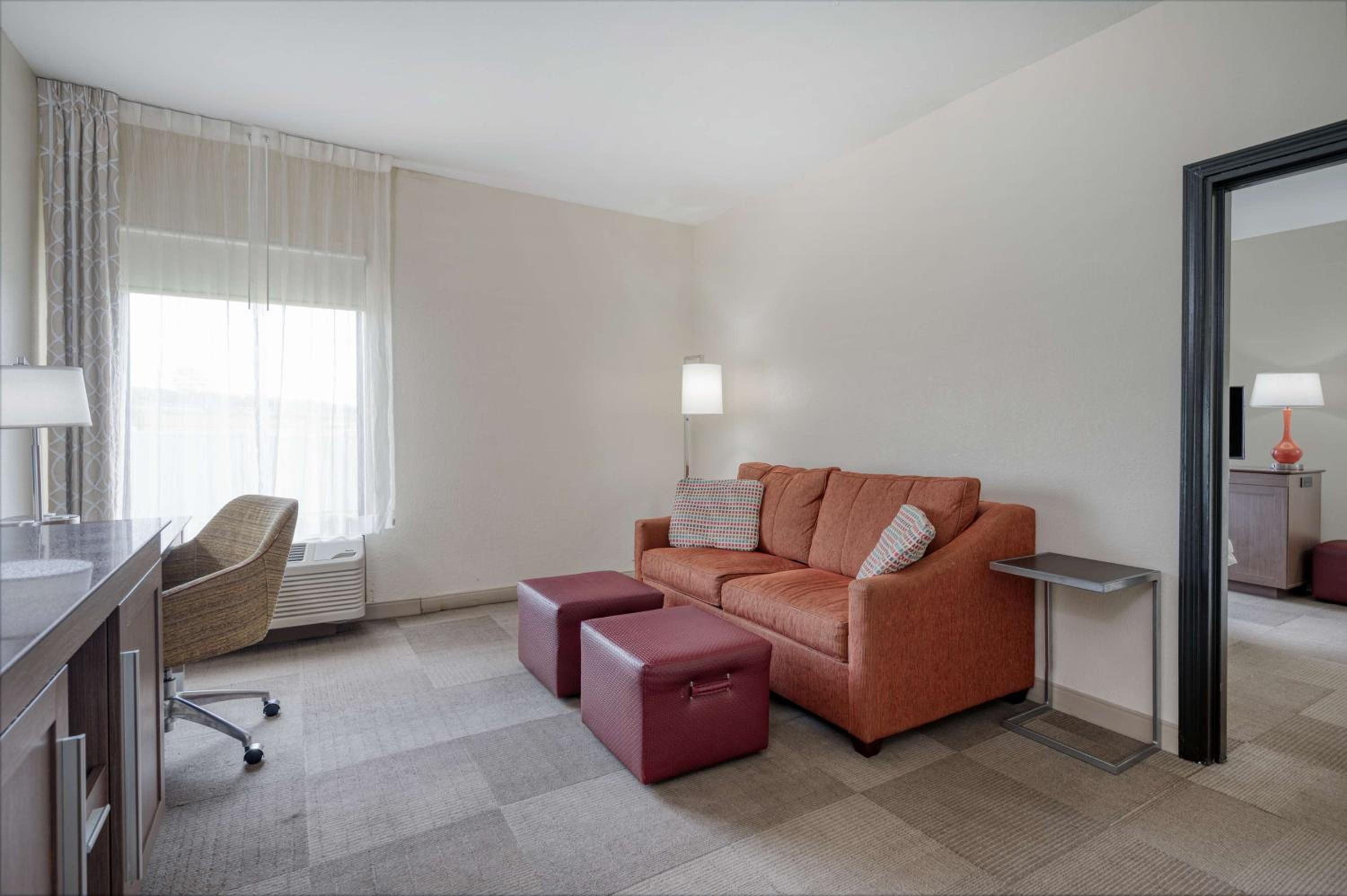 Deluxe King Room - Non-Smoking - Photo 1