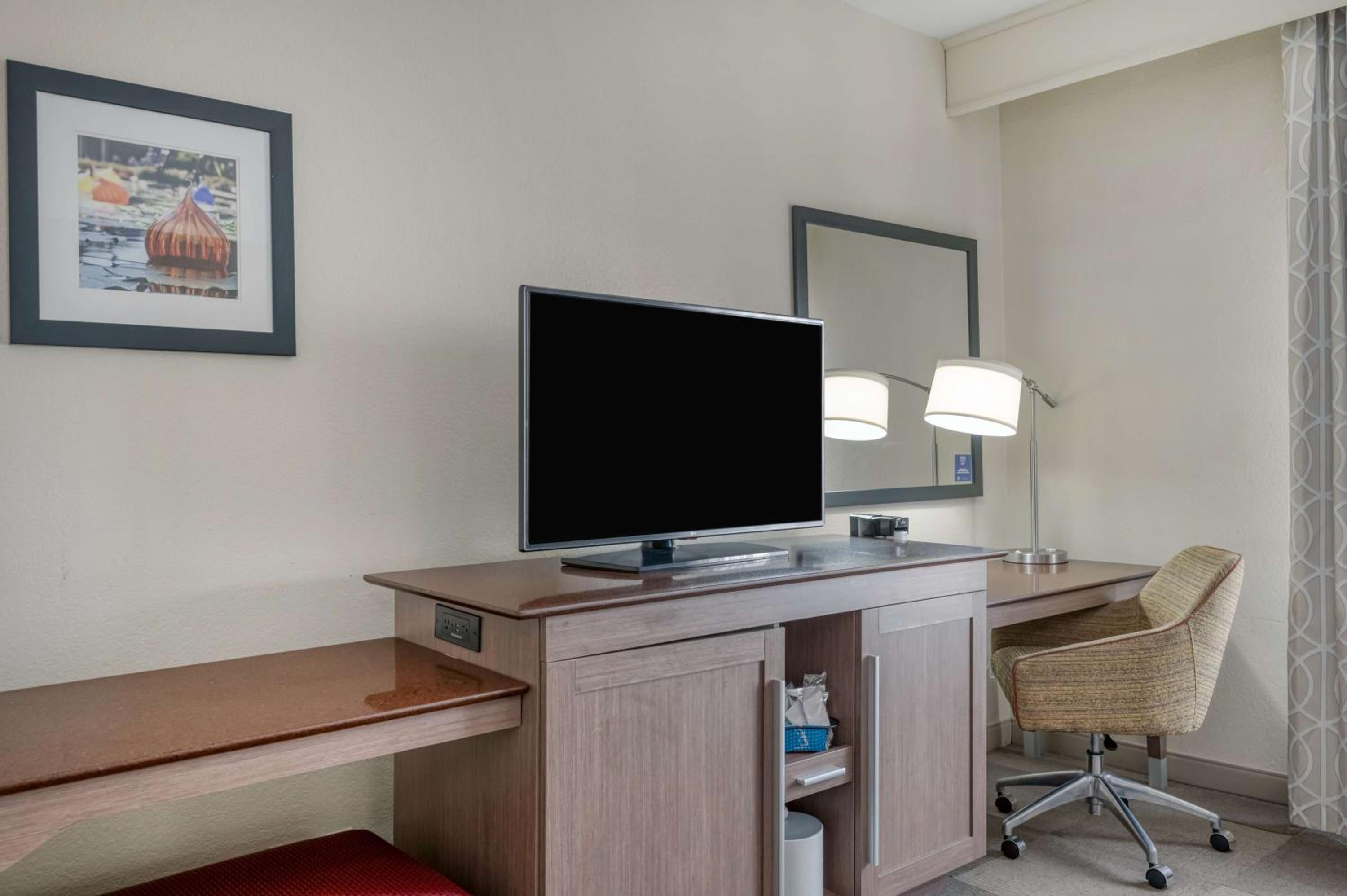 King Room - Non-Smoking - Photo 2