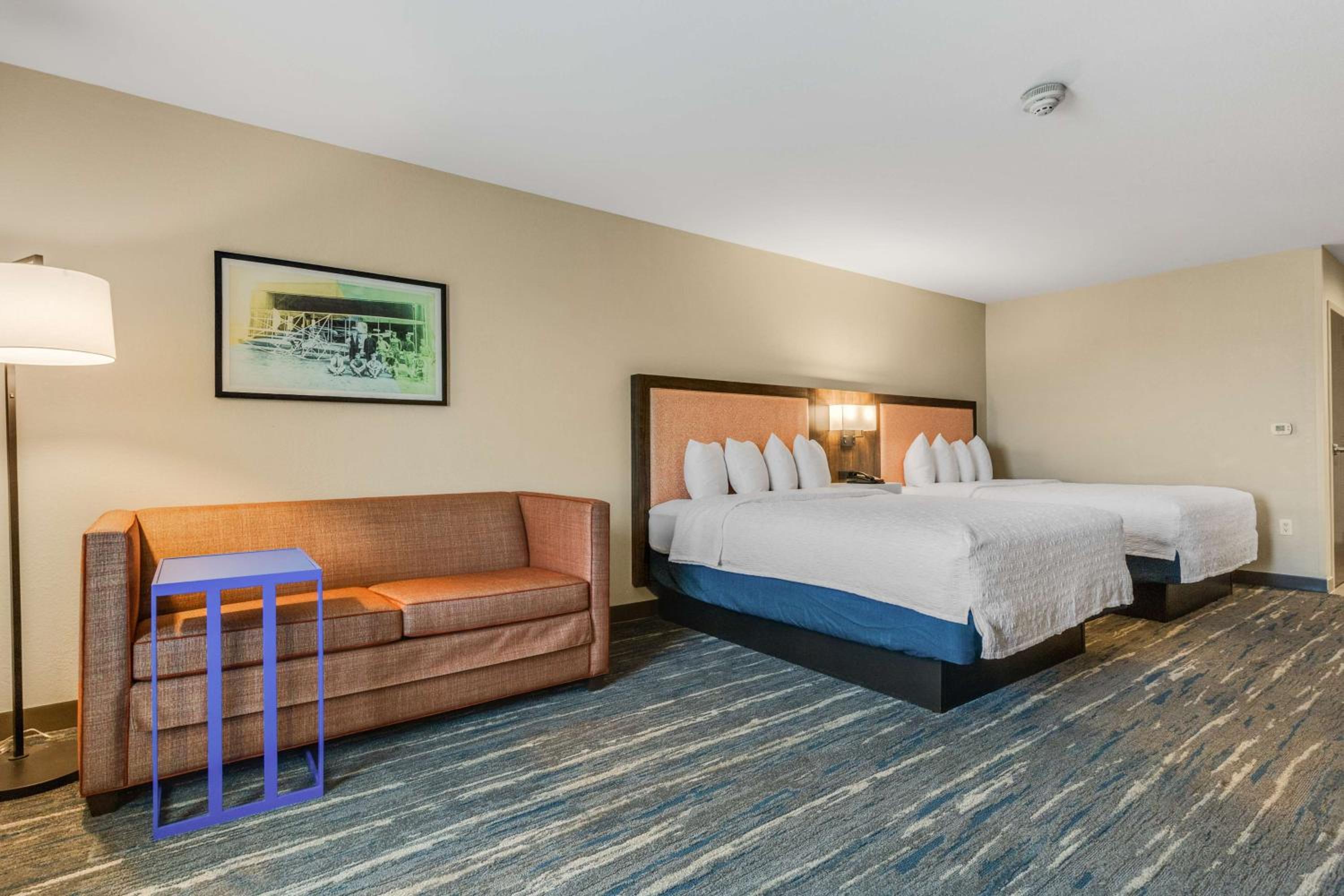 King Room with Accessible Tub - Mobility and Hearing Access/Non-Smoking - Photo 3