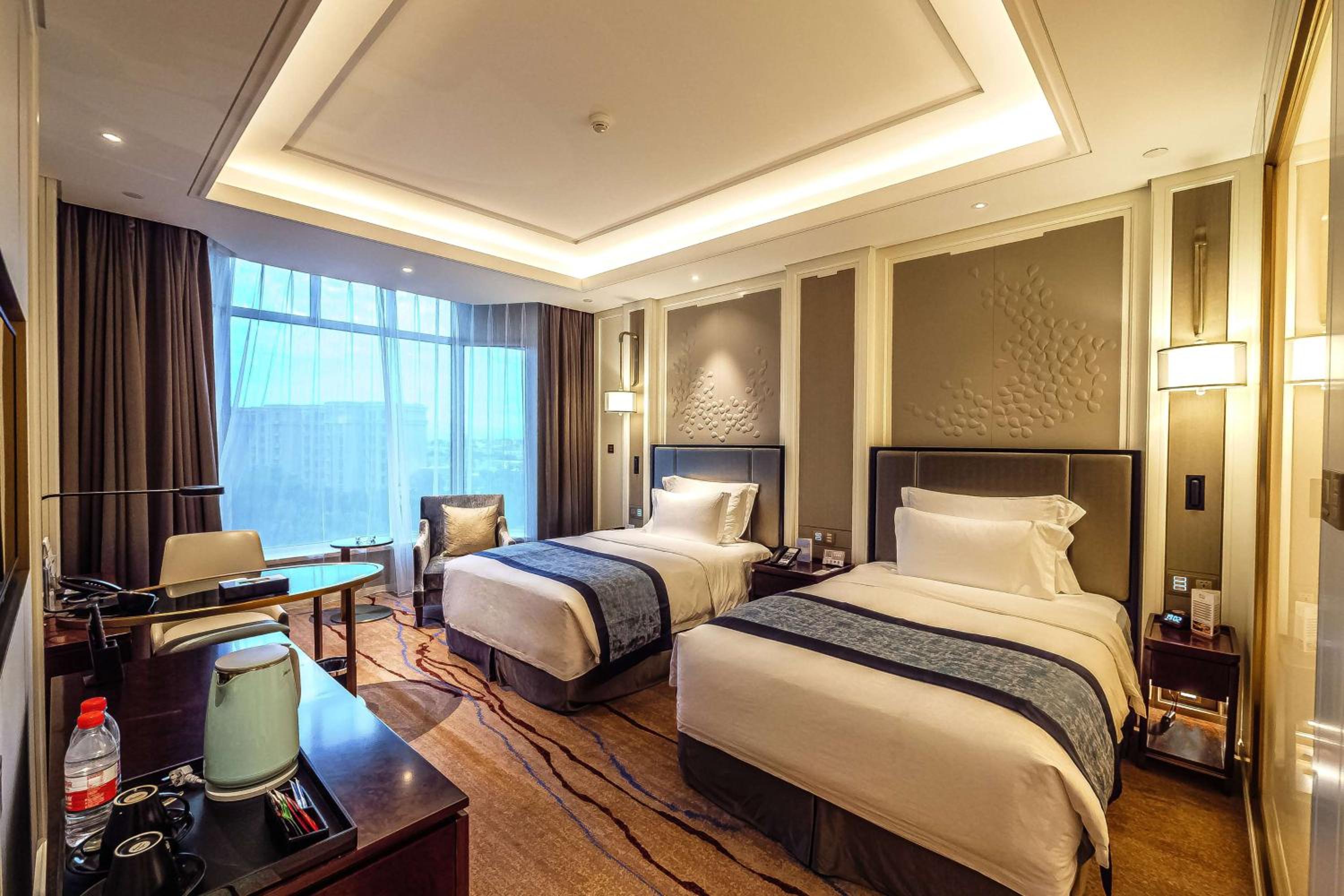Deluxe City View Room With Twin Bed (inclusive First Day Mini Bar & Welcome Fruit & Cookies + Daily One Self-Service Laundry Voucher) - Photo 1