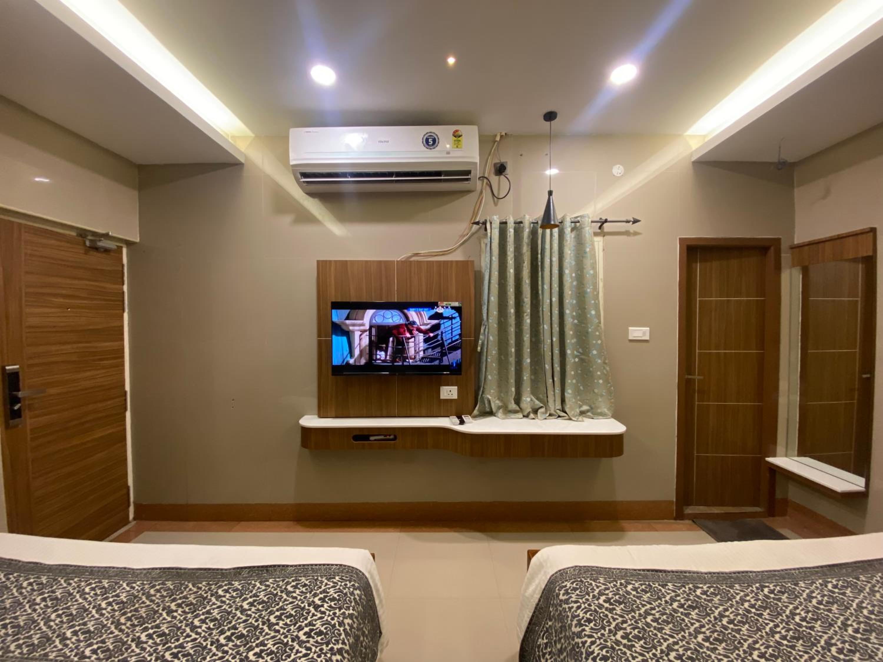 Family Room photo 3