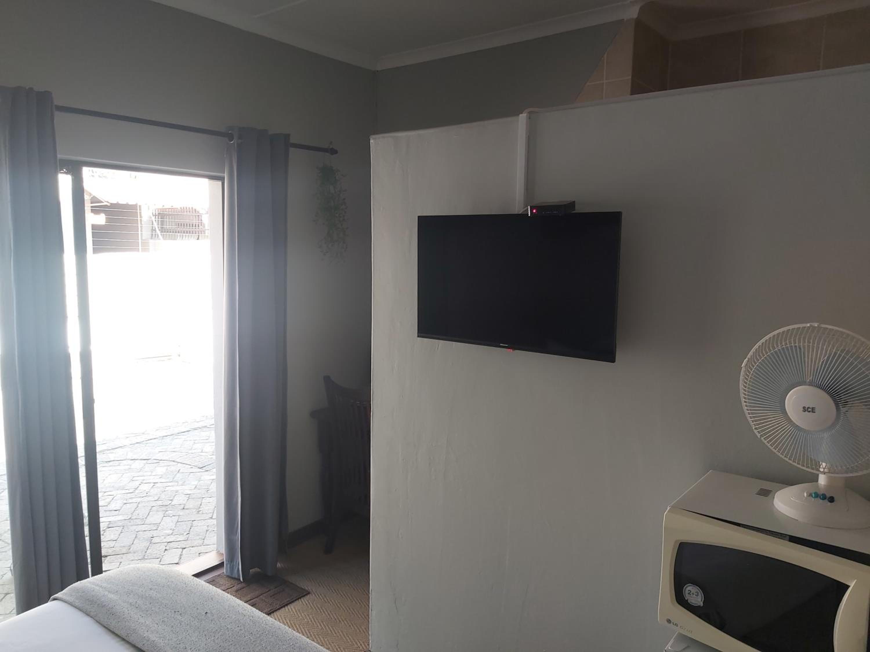 Double Room with Private Bathroom photo 2