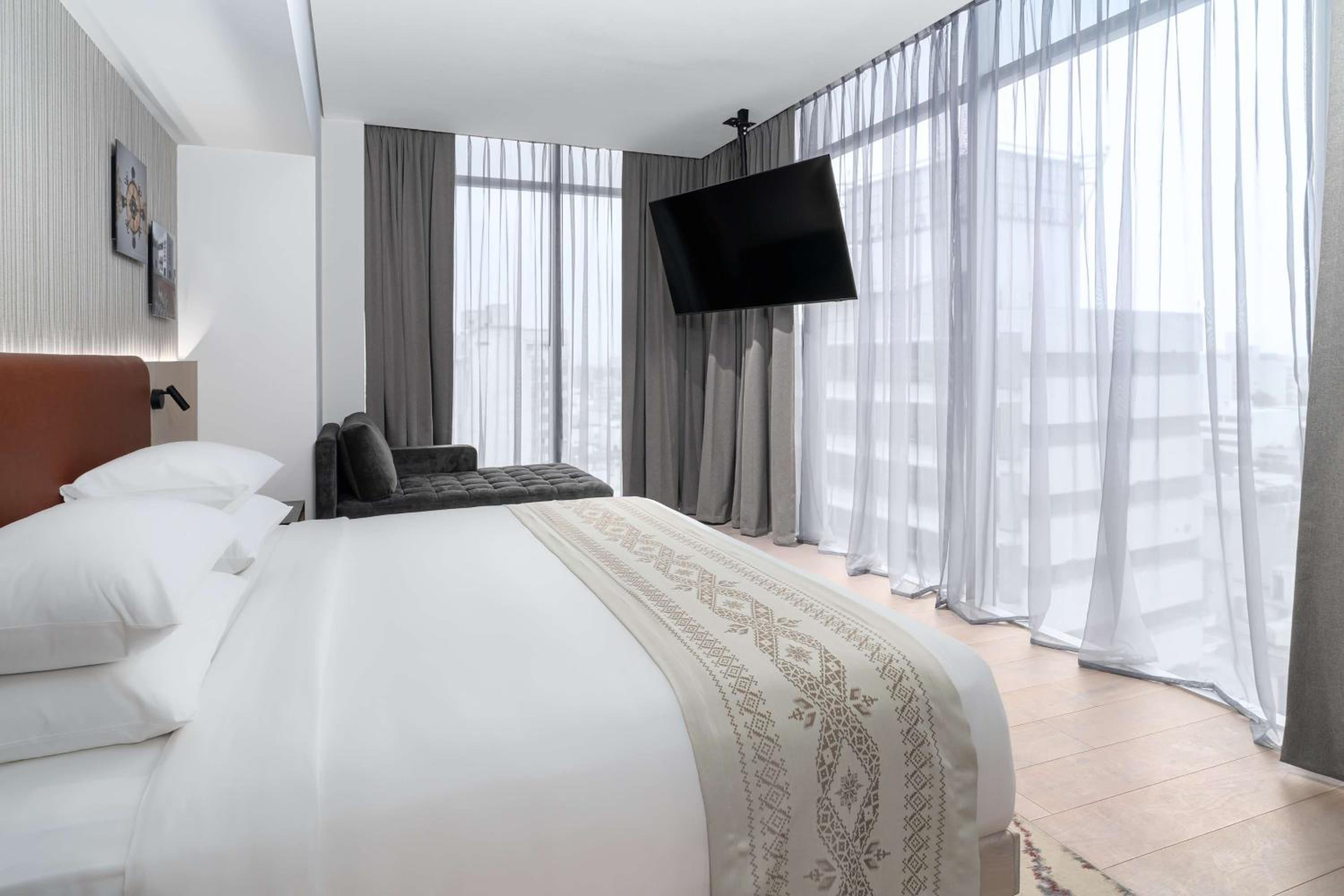 King Room - Club Access thumbnail 6