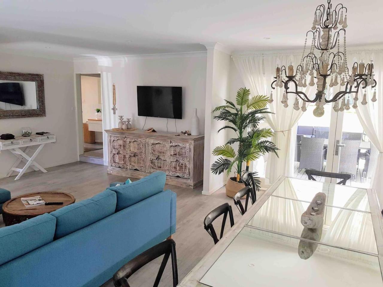 Three-Bedroom House photo 3