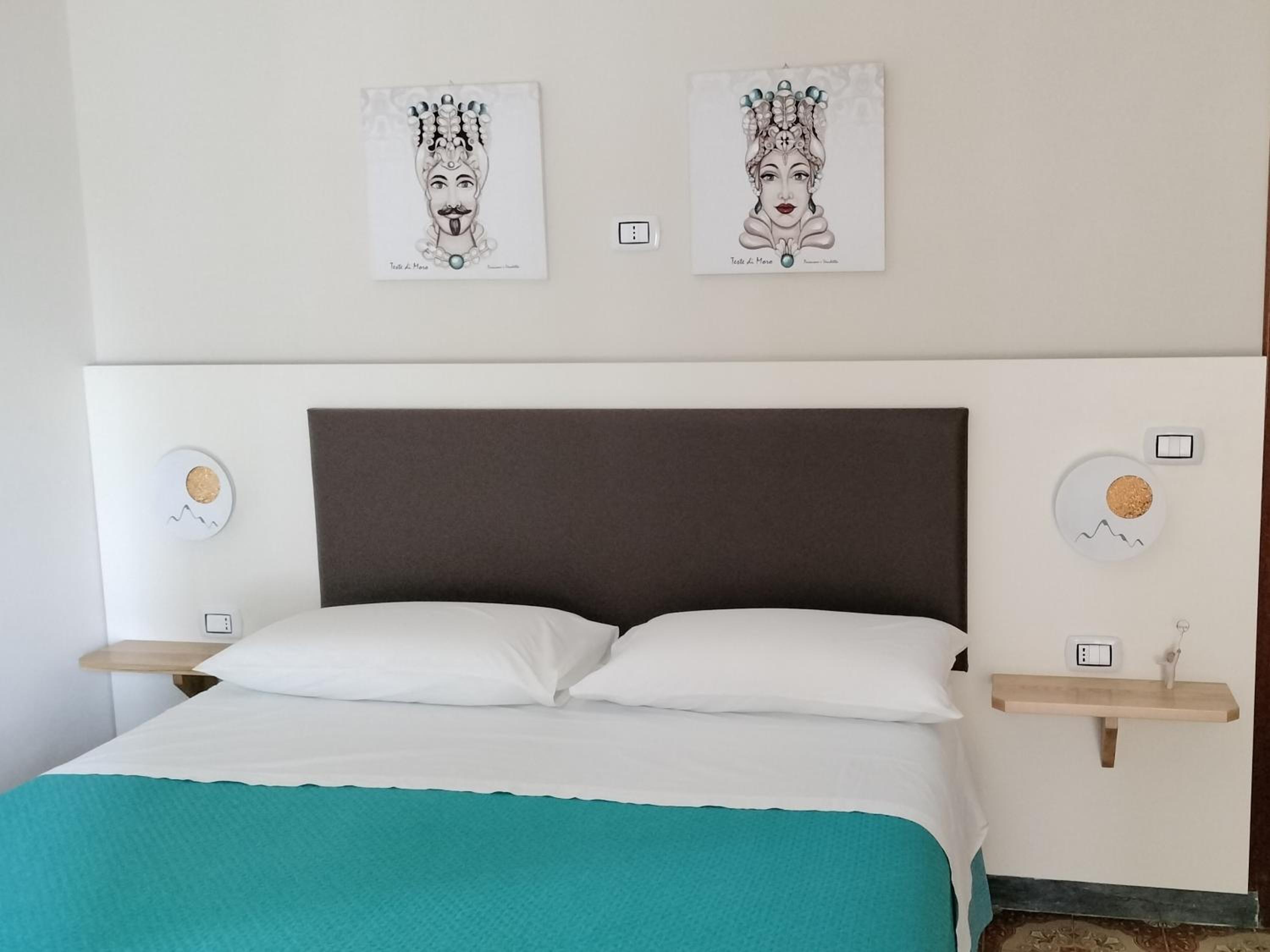 Large Double Room - Photo 1