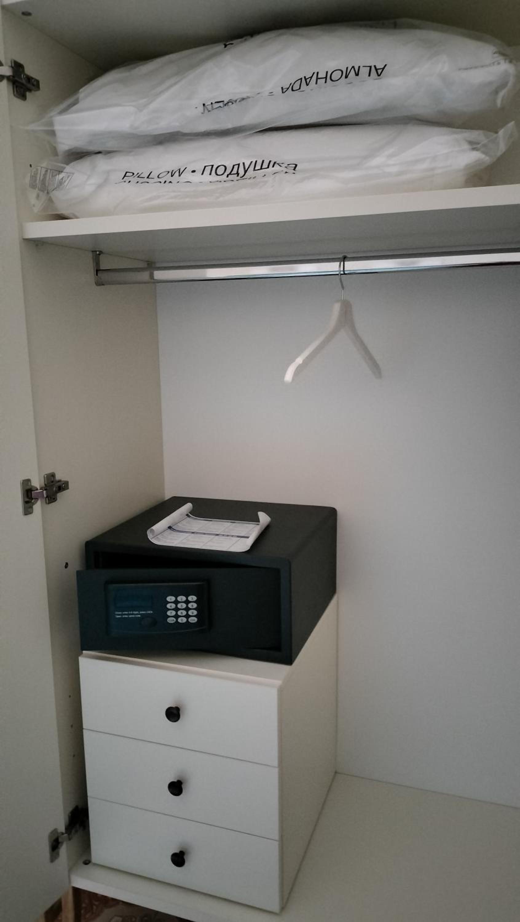 Large Double Room - Photo 10