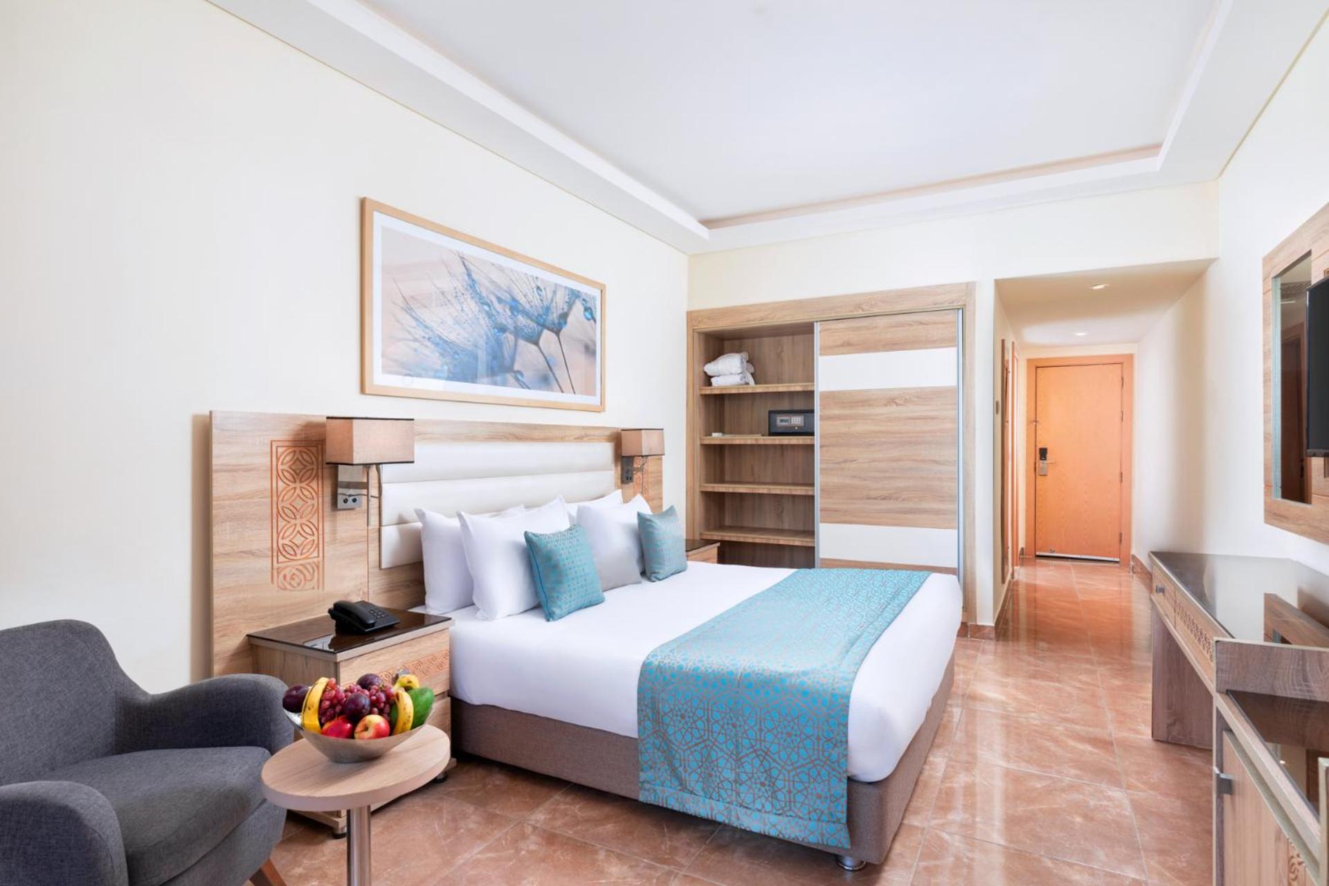 Deluxe Room with Side Sea View