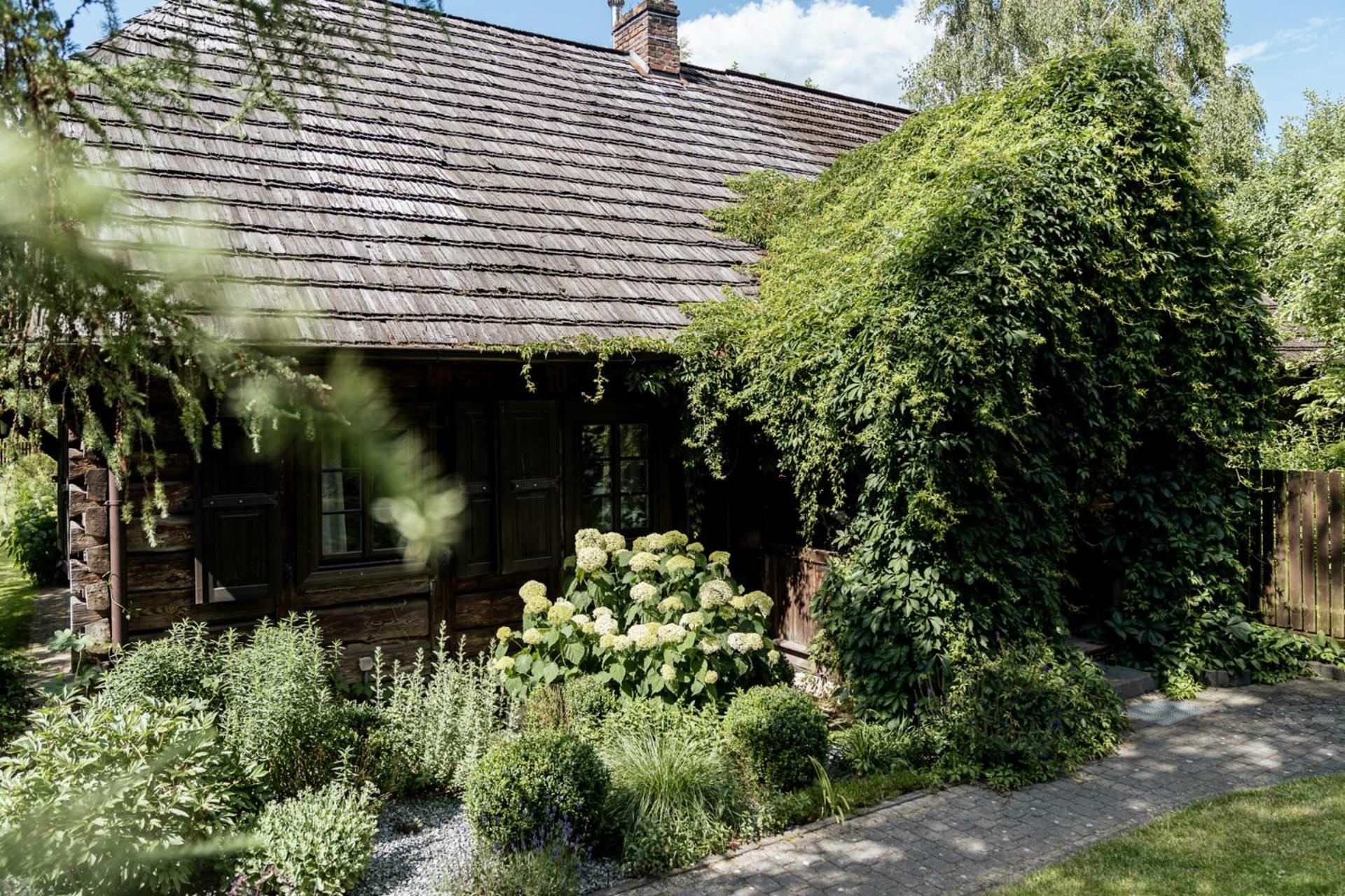 Three-Bedroom House photo 3