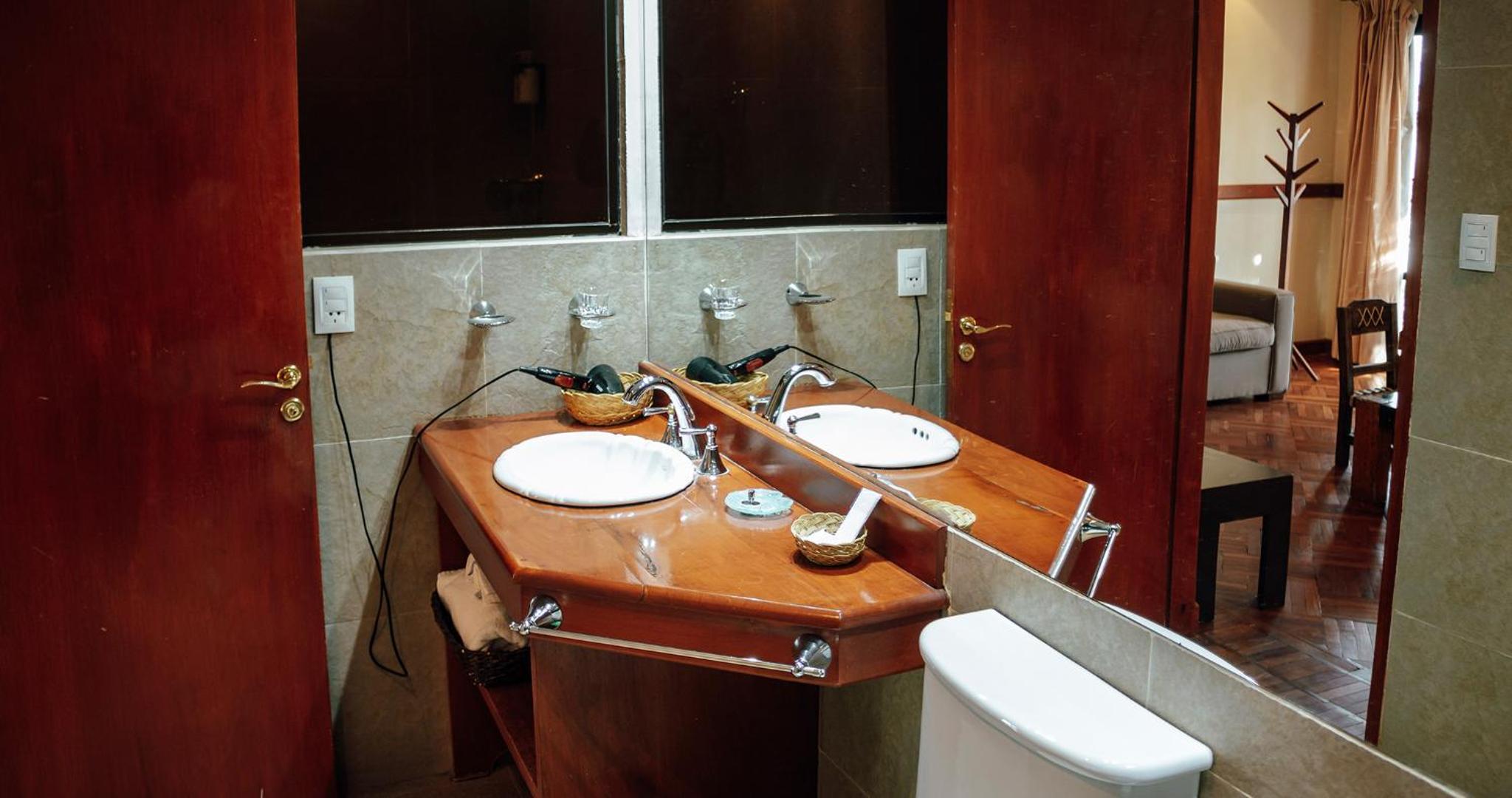 Deluxe Suite With Spa Bath photo 3