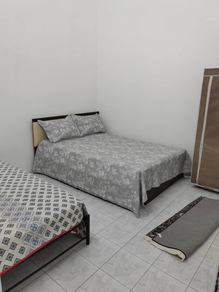 Three-Bedroom House photo 3