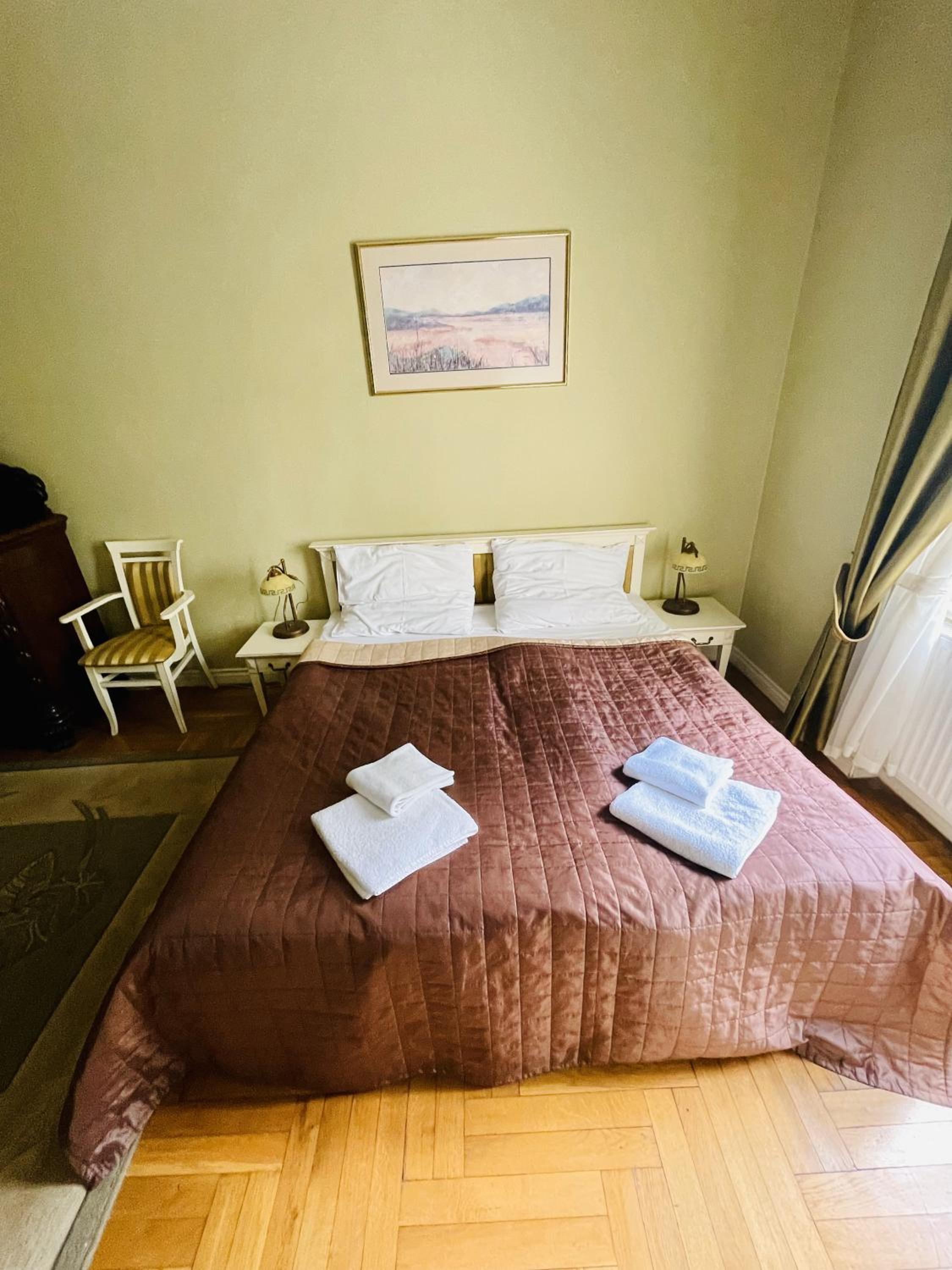 Deluxe King Room - Photo 4