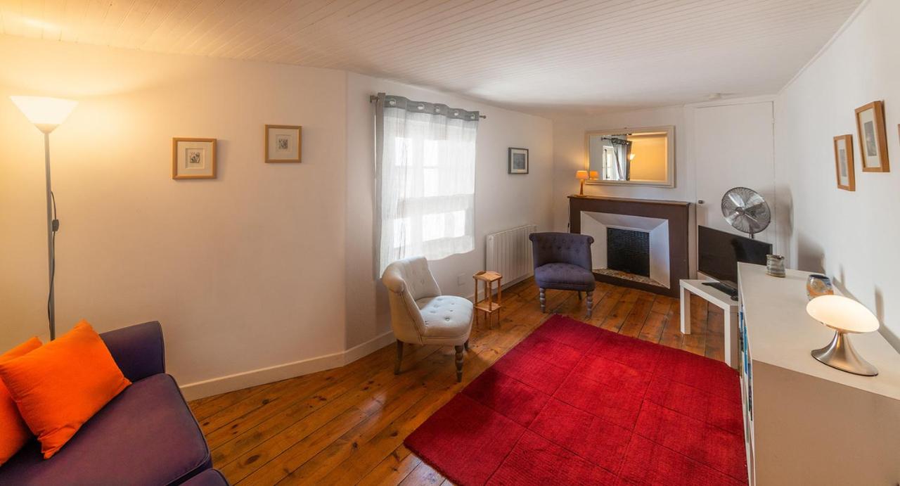 One-Bedroom Apartment photo 3