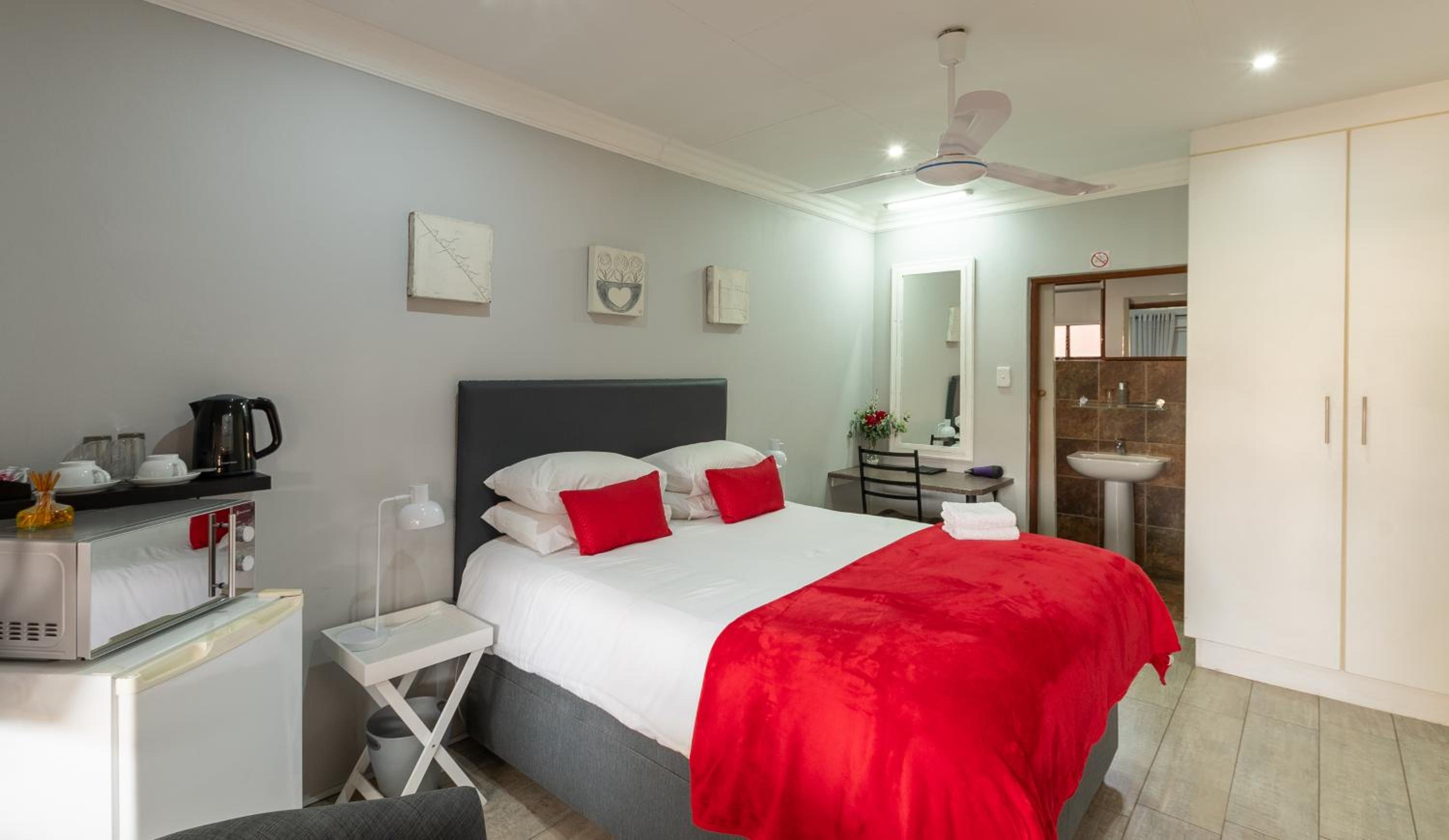 Double Room - Photo 19