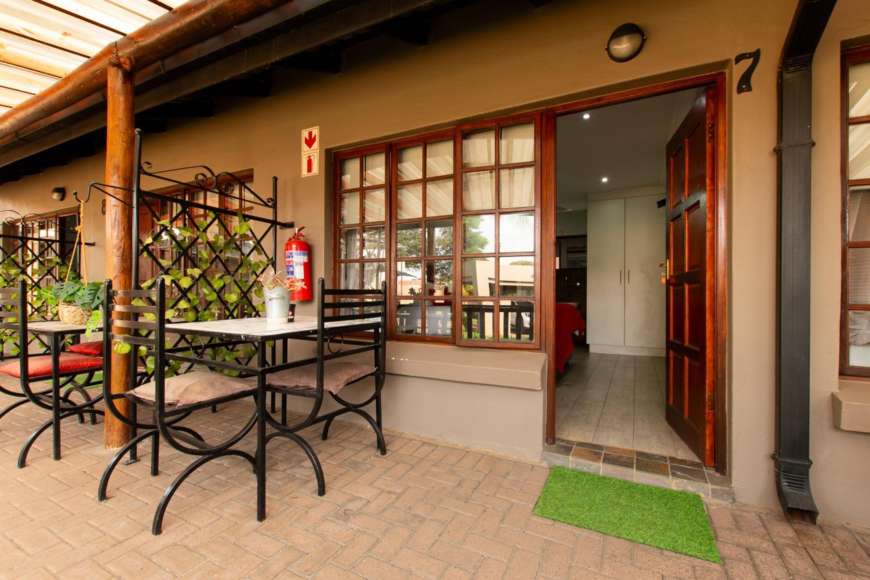Double Room - Photo 18