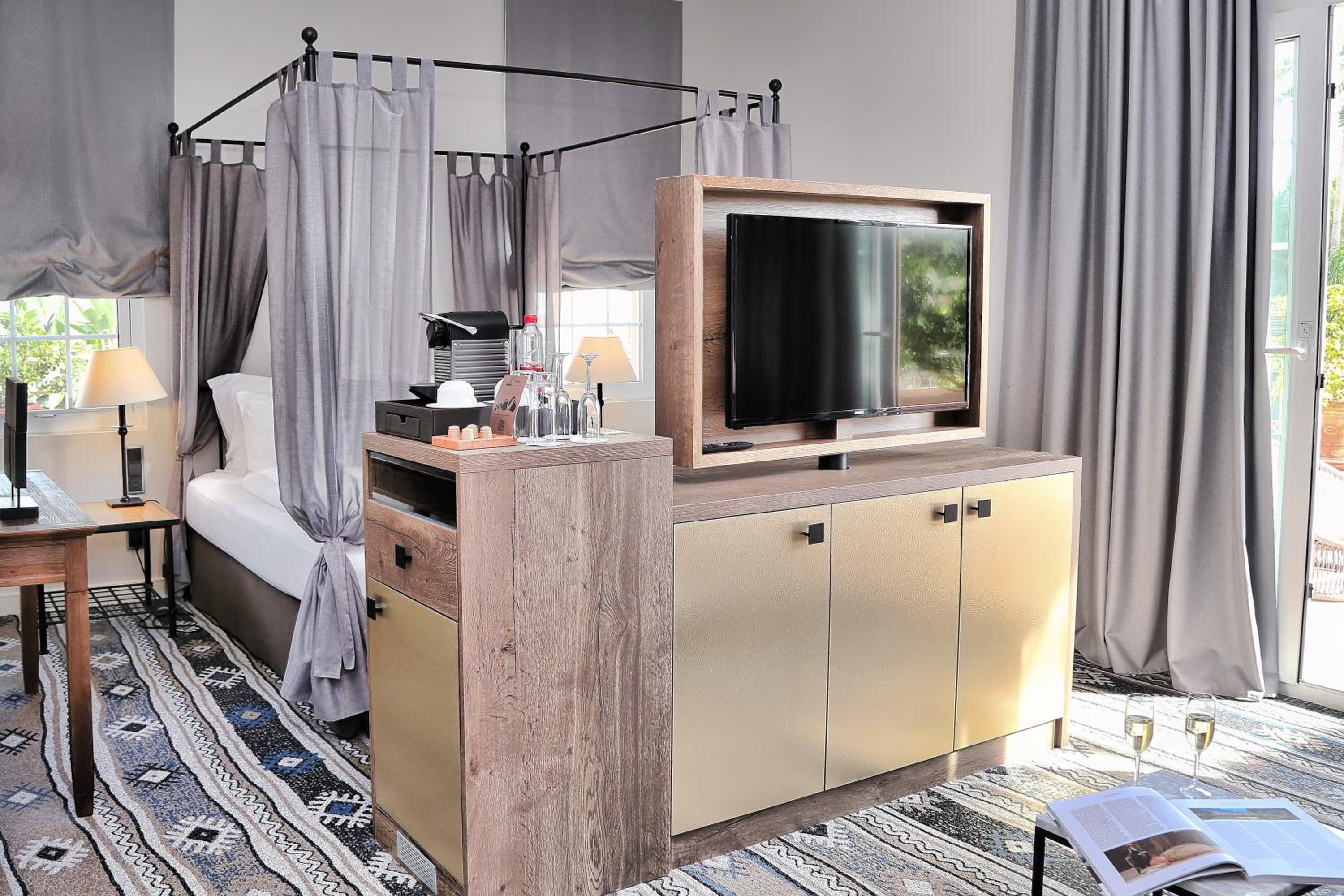 Deluxe King Room