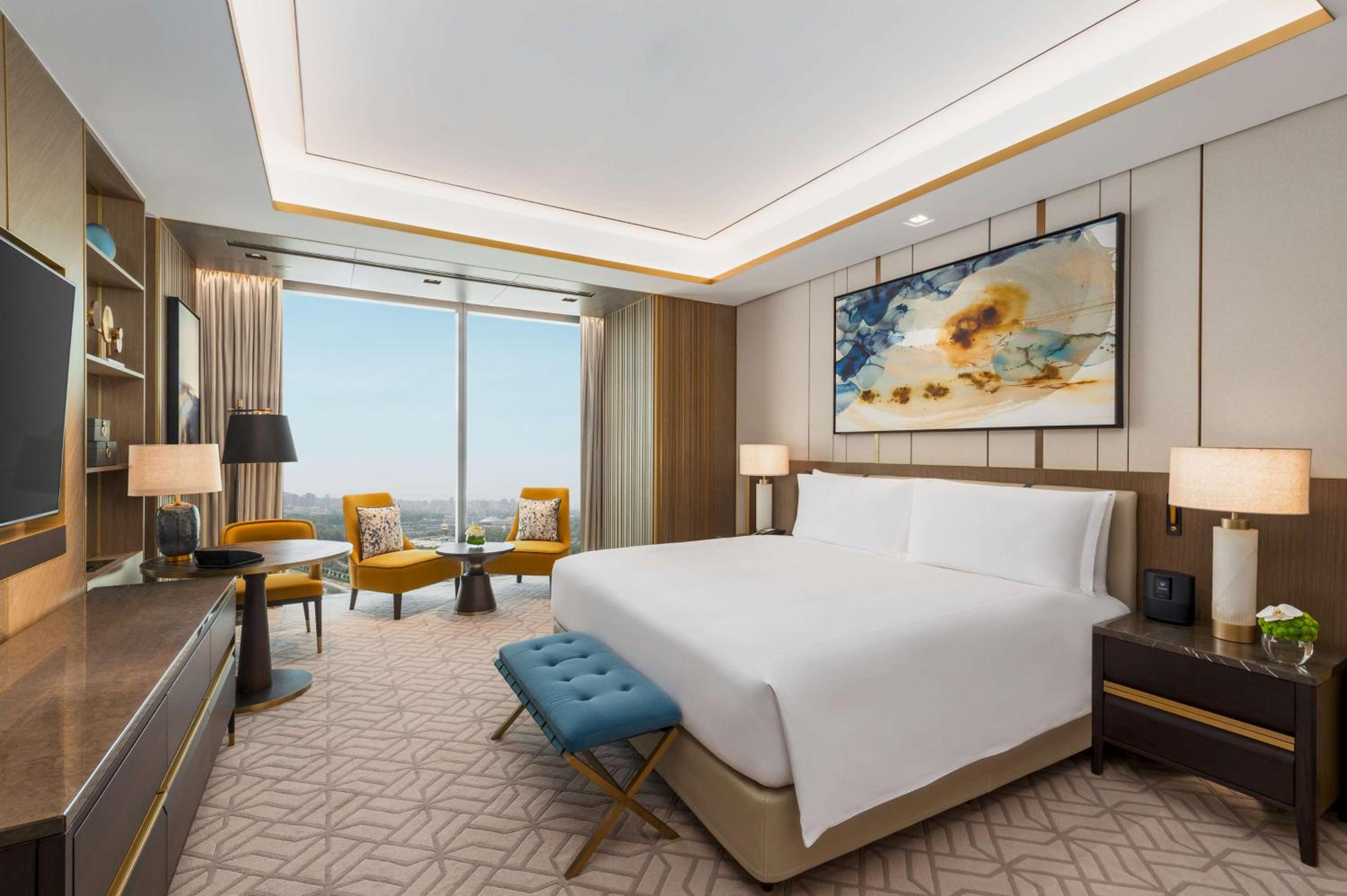 Deluxe King Room - Photo 2