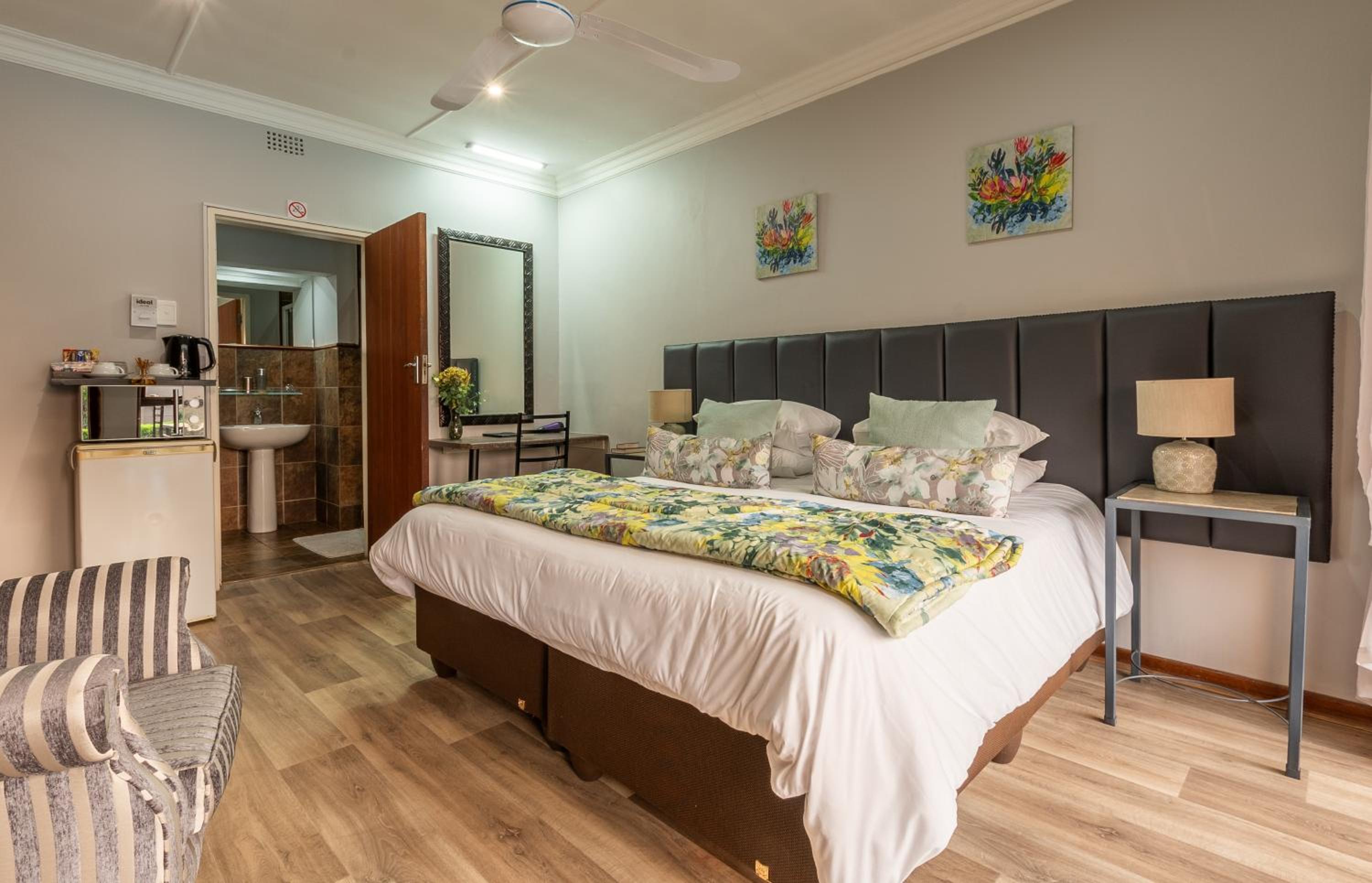 Budget Twin Room - Photo 15