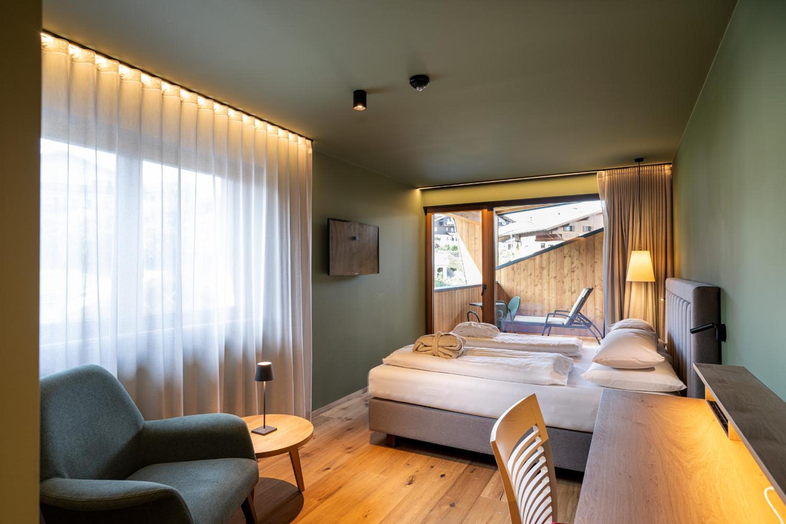 Classic Double Room with Balcony - Photo 1