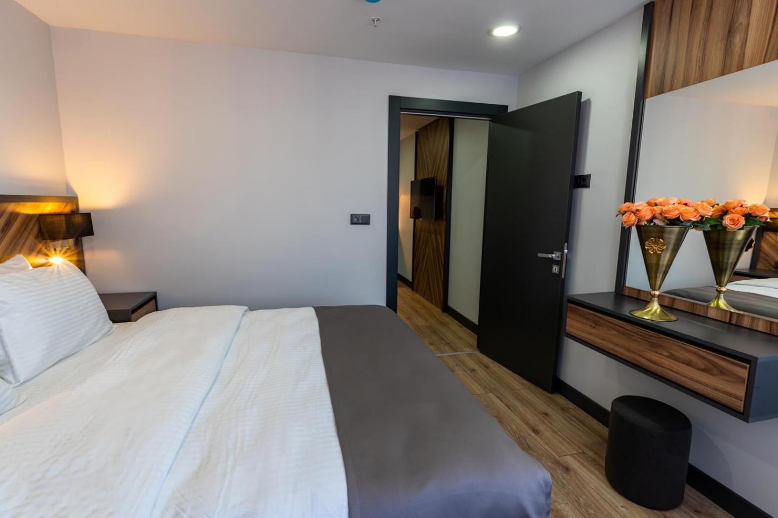 Suite with City View - Photo 5