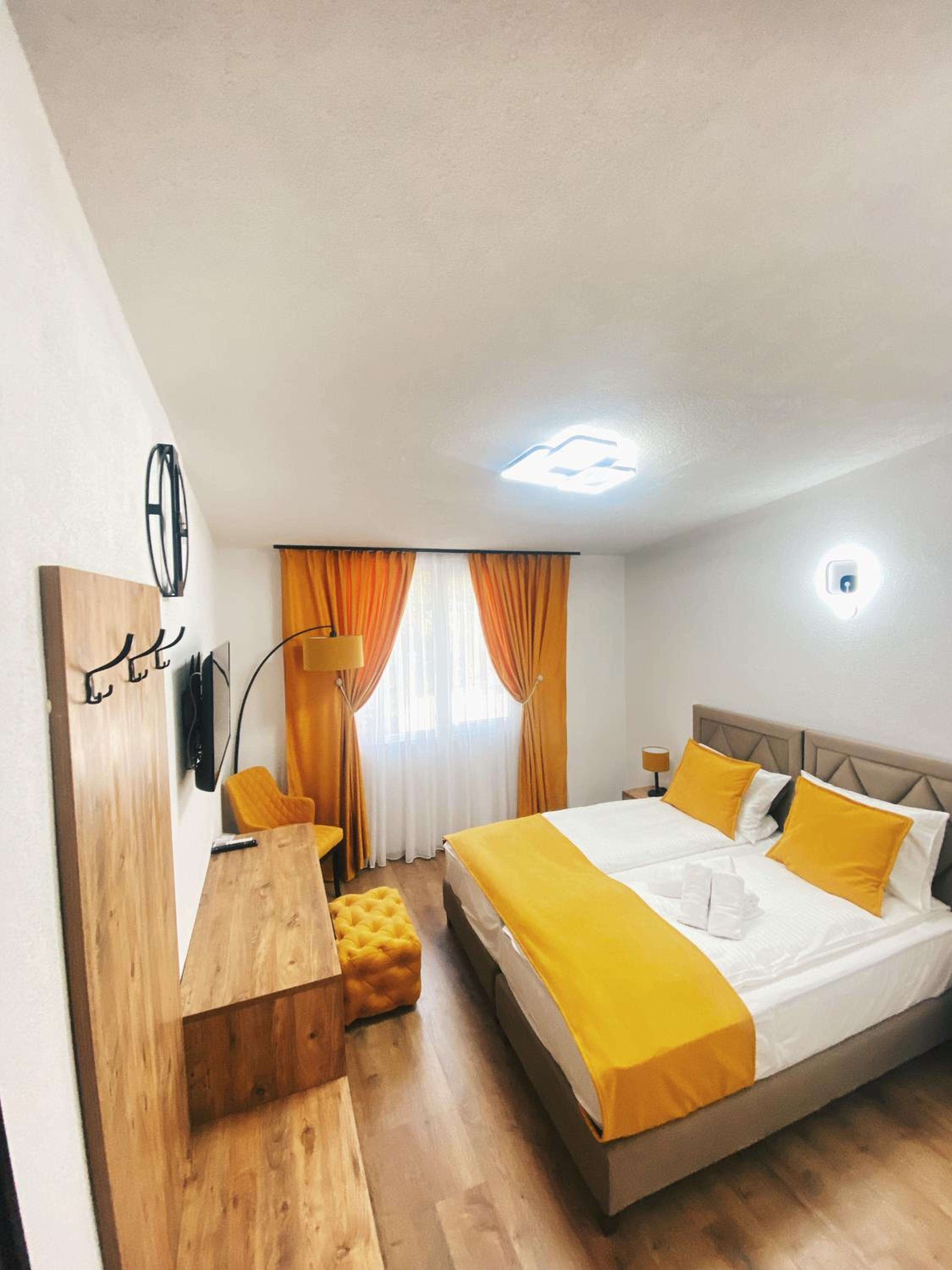 Double Room - Photo 6