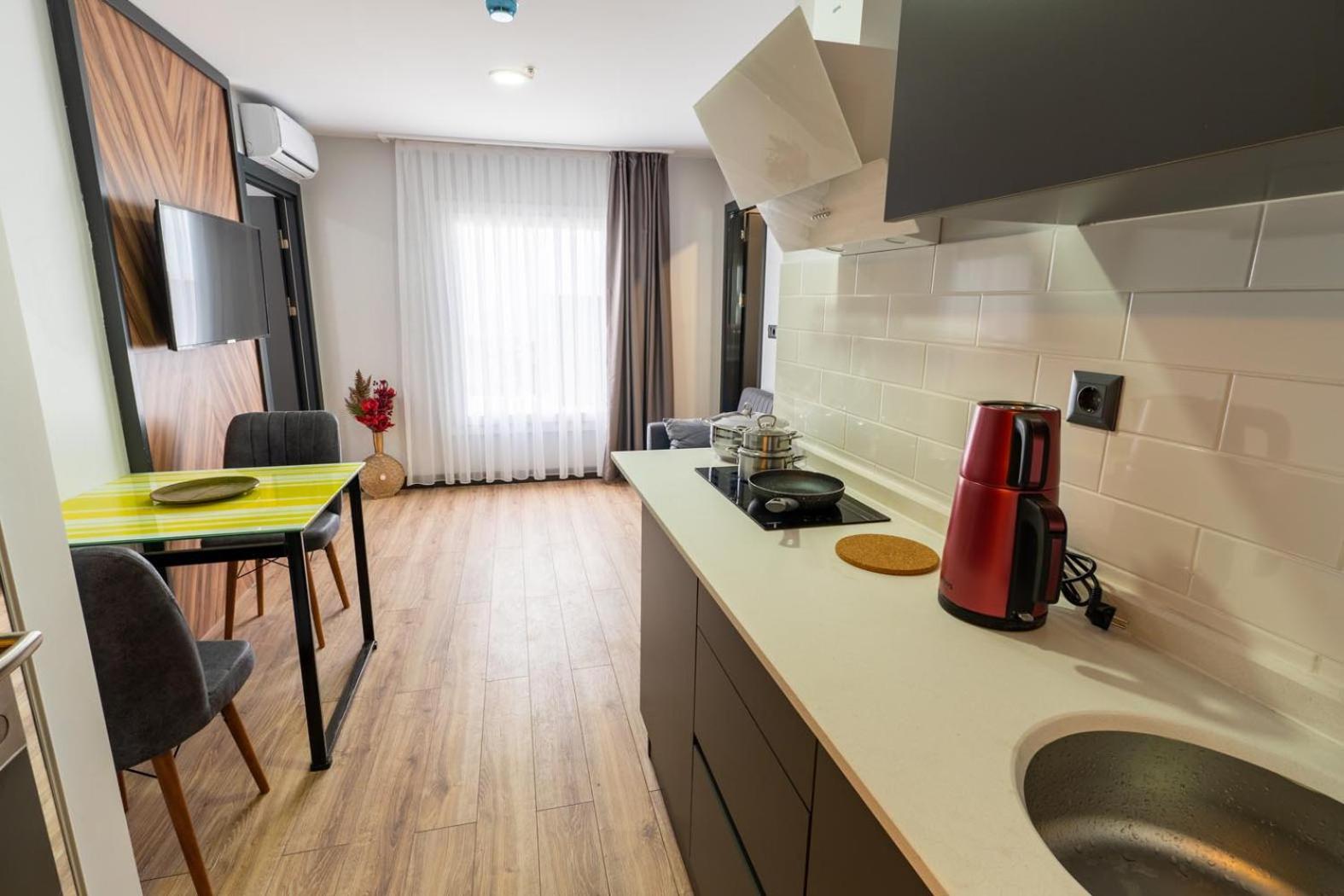 Suite - Photo 6