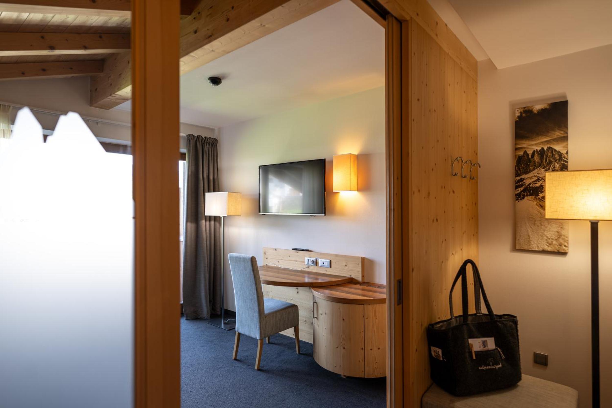 Suite with Balcony - Photo 3