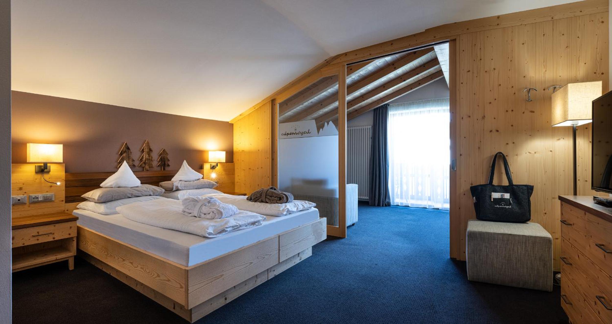 Suite with Balcony - Photo 4