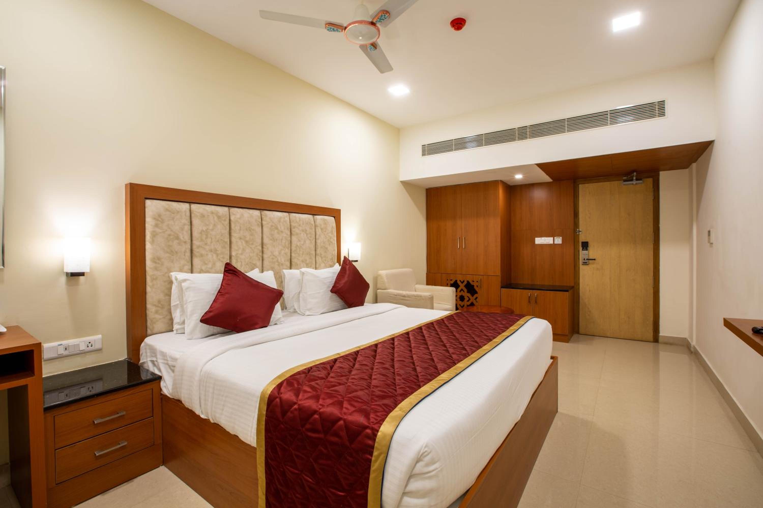Standard Double Room - Photo 17