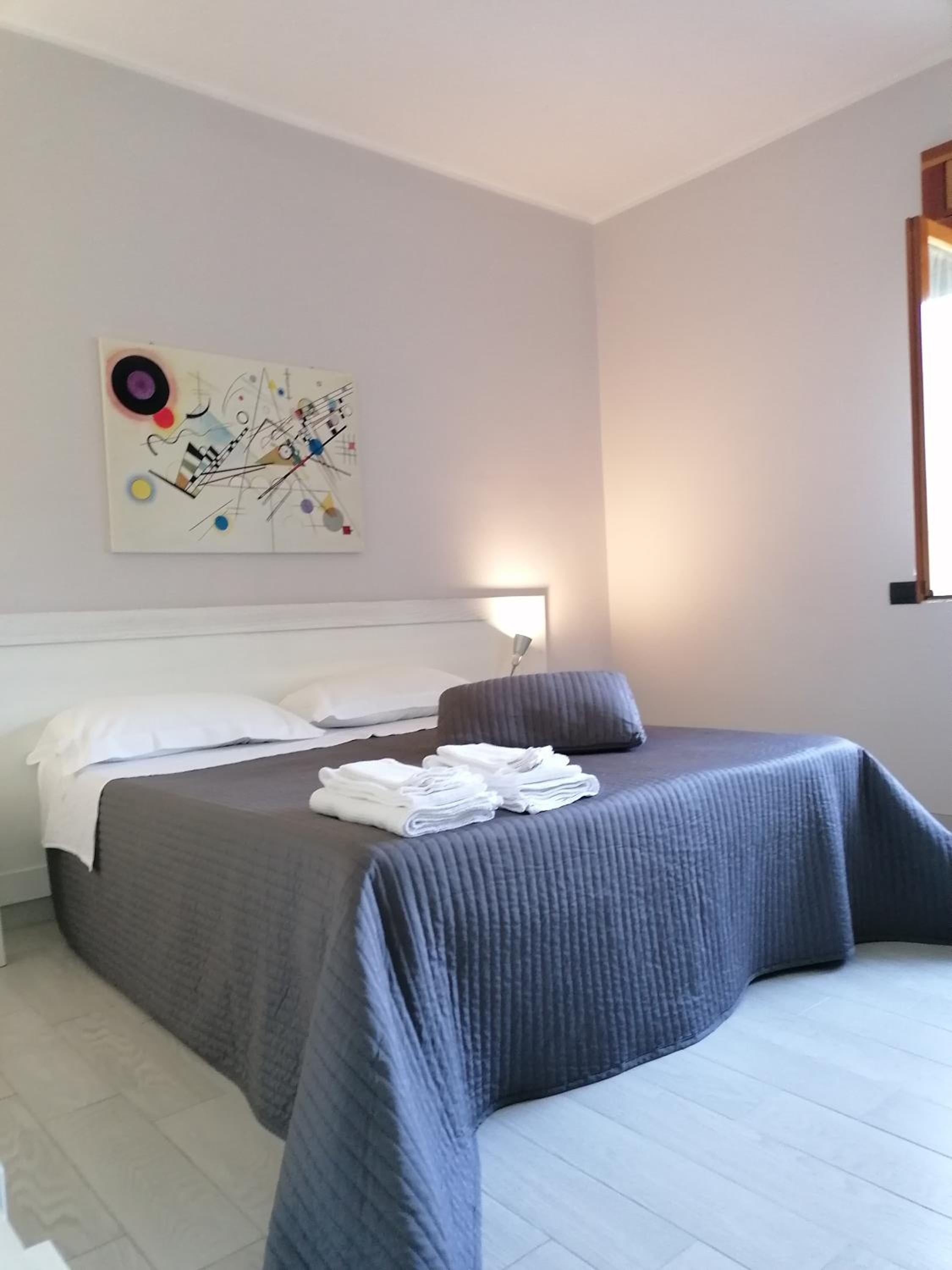 Twin Room - Photo 3