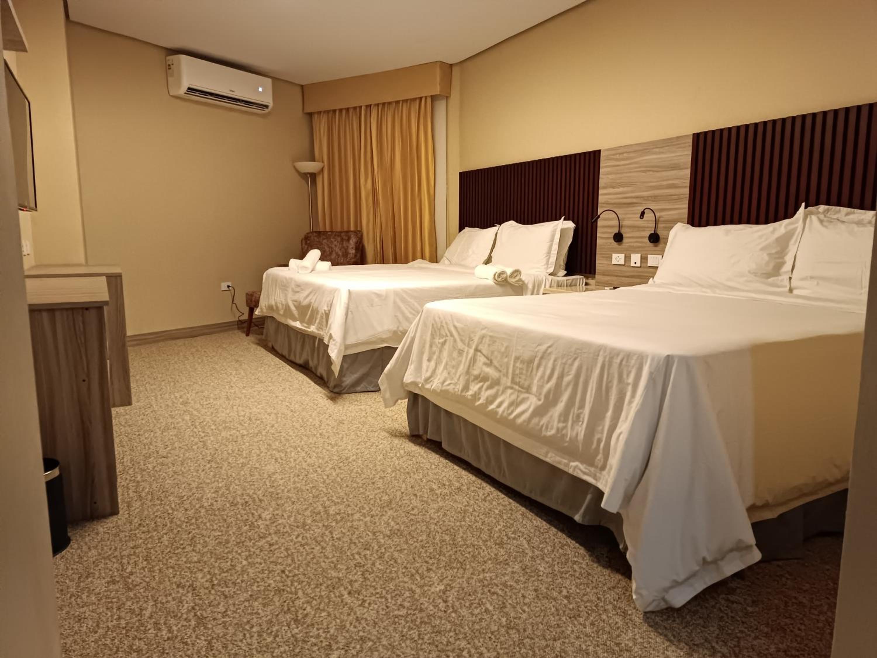 Deluxe Room (2 Adults + 1 Child)