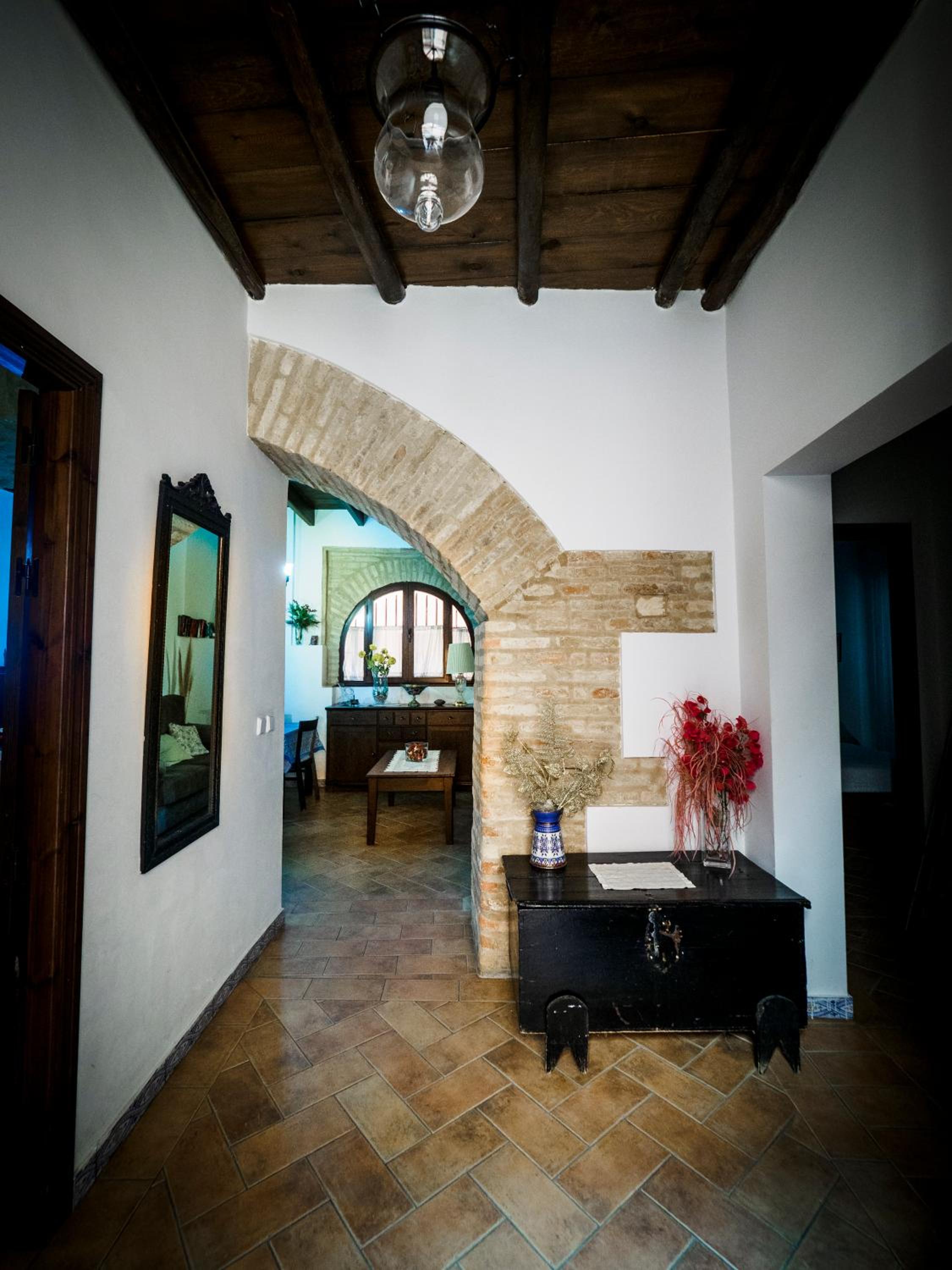 Three-Bedroom Townhouse - Photo 3