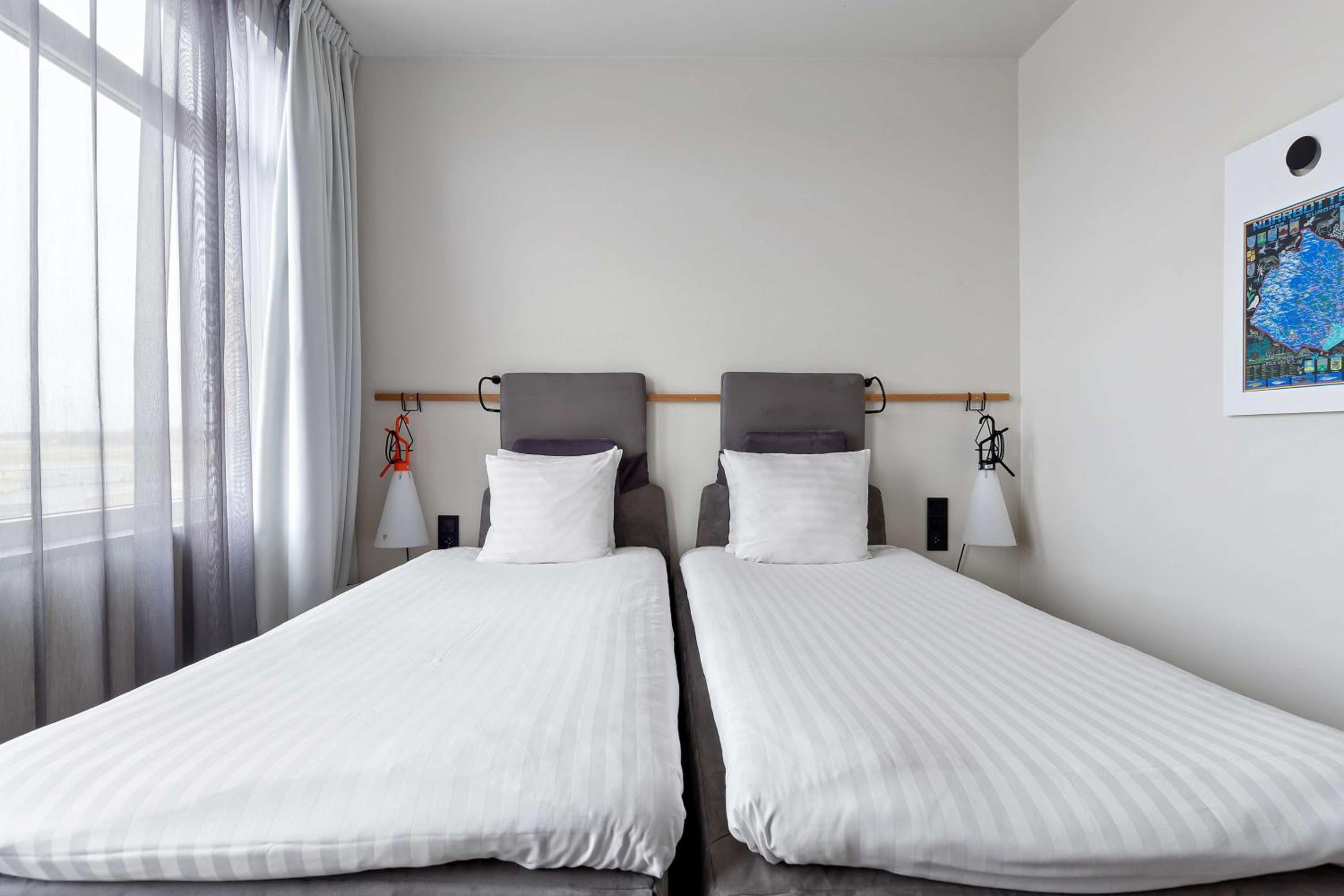 Standard Twin Room - Photo 3